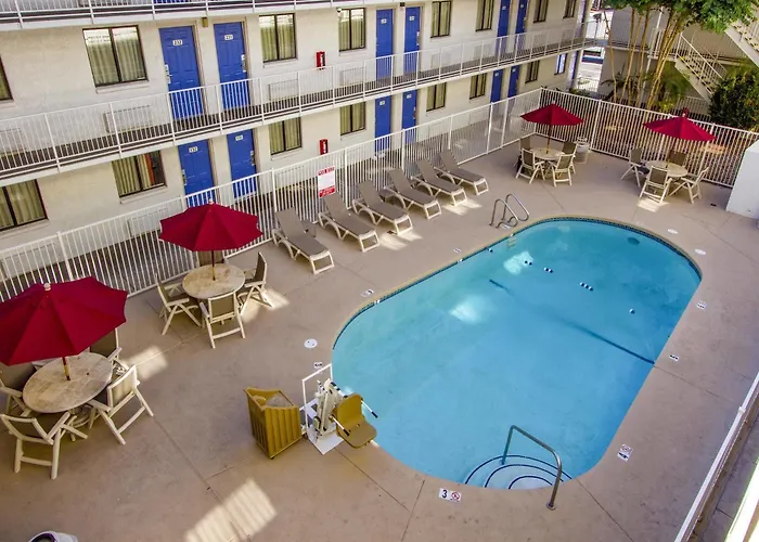 Phoenix Inn