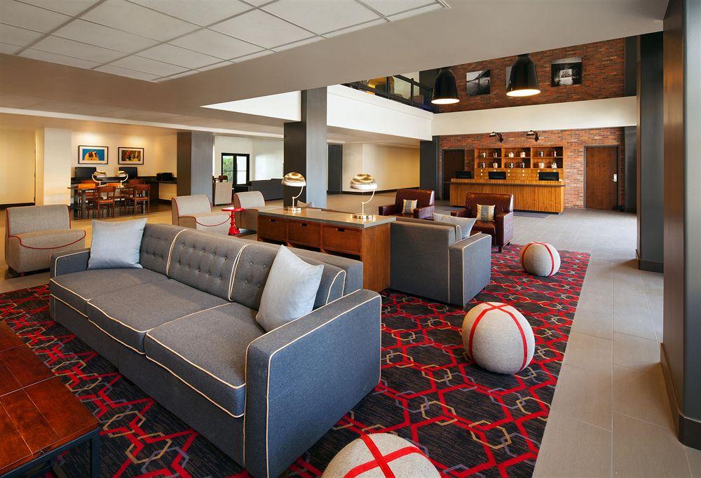 Four Points By Sheraton South Mountain 4*
