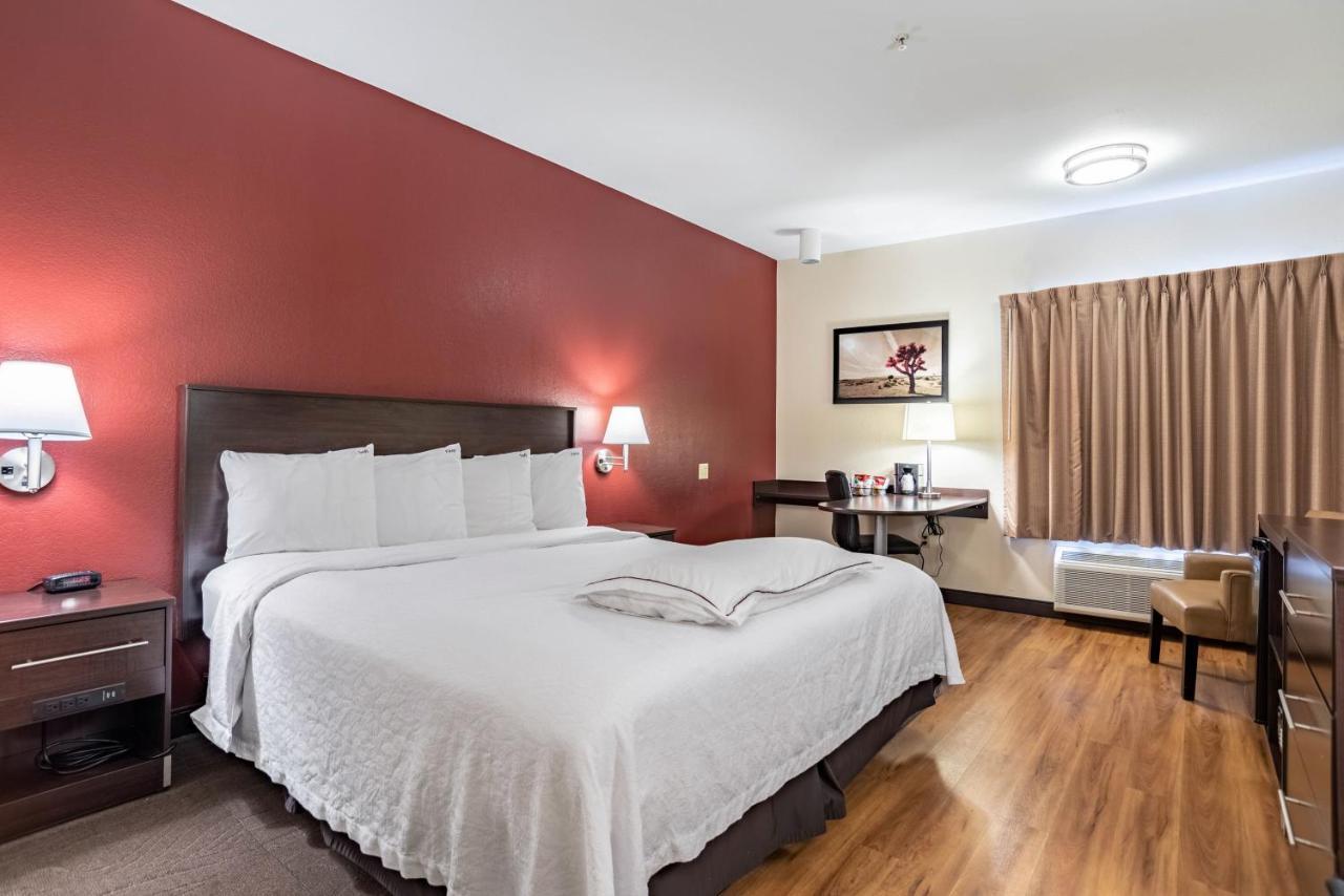 Red Roof Plus+ - Phoenix Airport Hotel