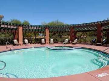 Hilton Garden Airport Hotel 3*