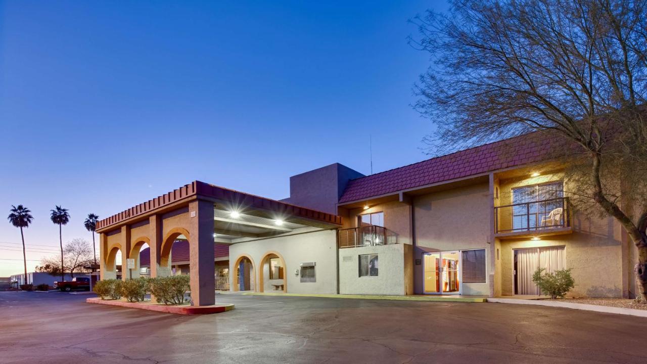 Inn Western Airport