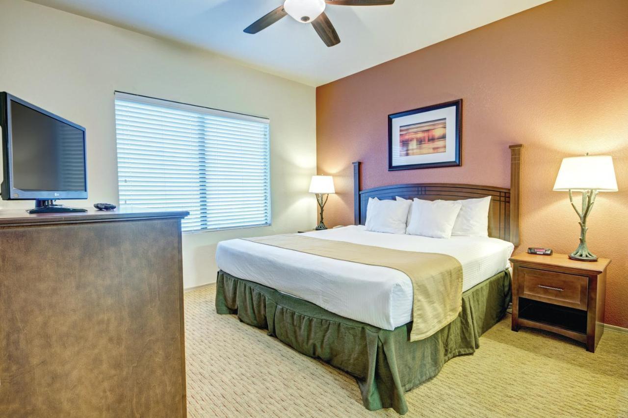 Hotel Raintree At South Mountain Preserve 3*
