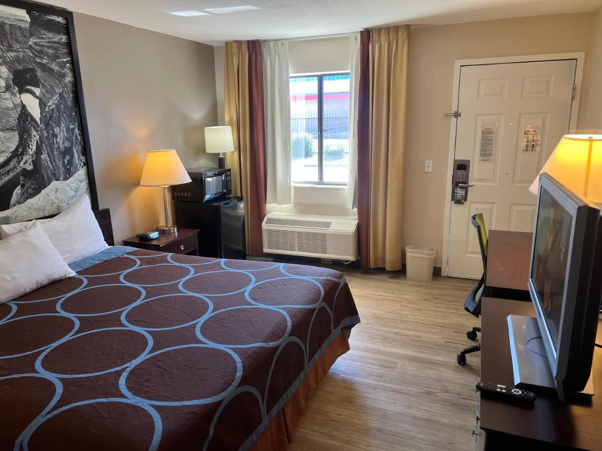 Super 8 By Wyndham Tucson/grant Road Area Az Hotel 2*