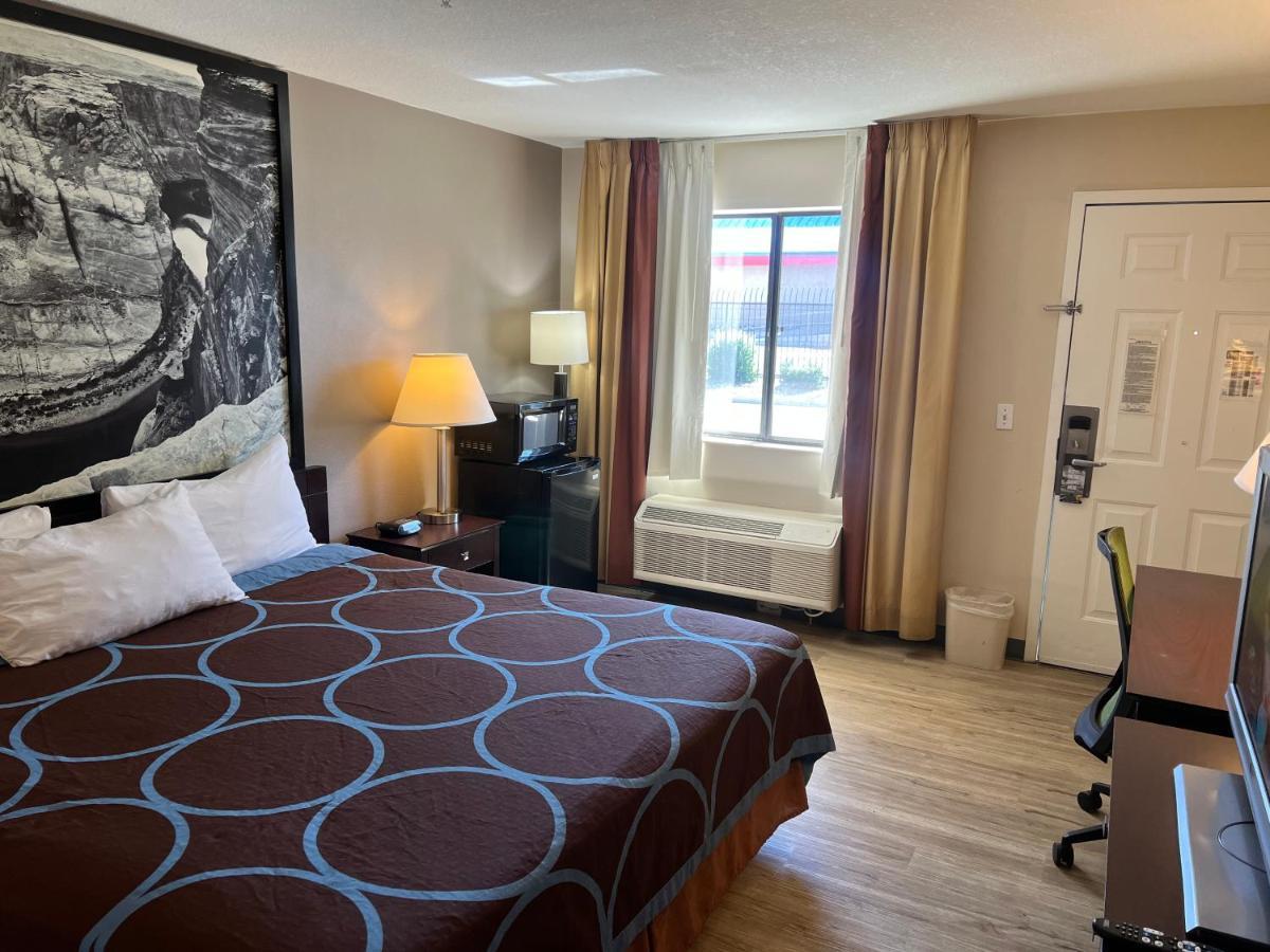 Super 8 By Wyndham Tucson/grant Road Area Az Hotel 2*