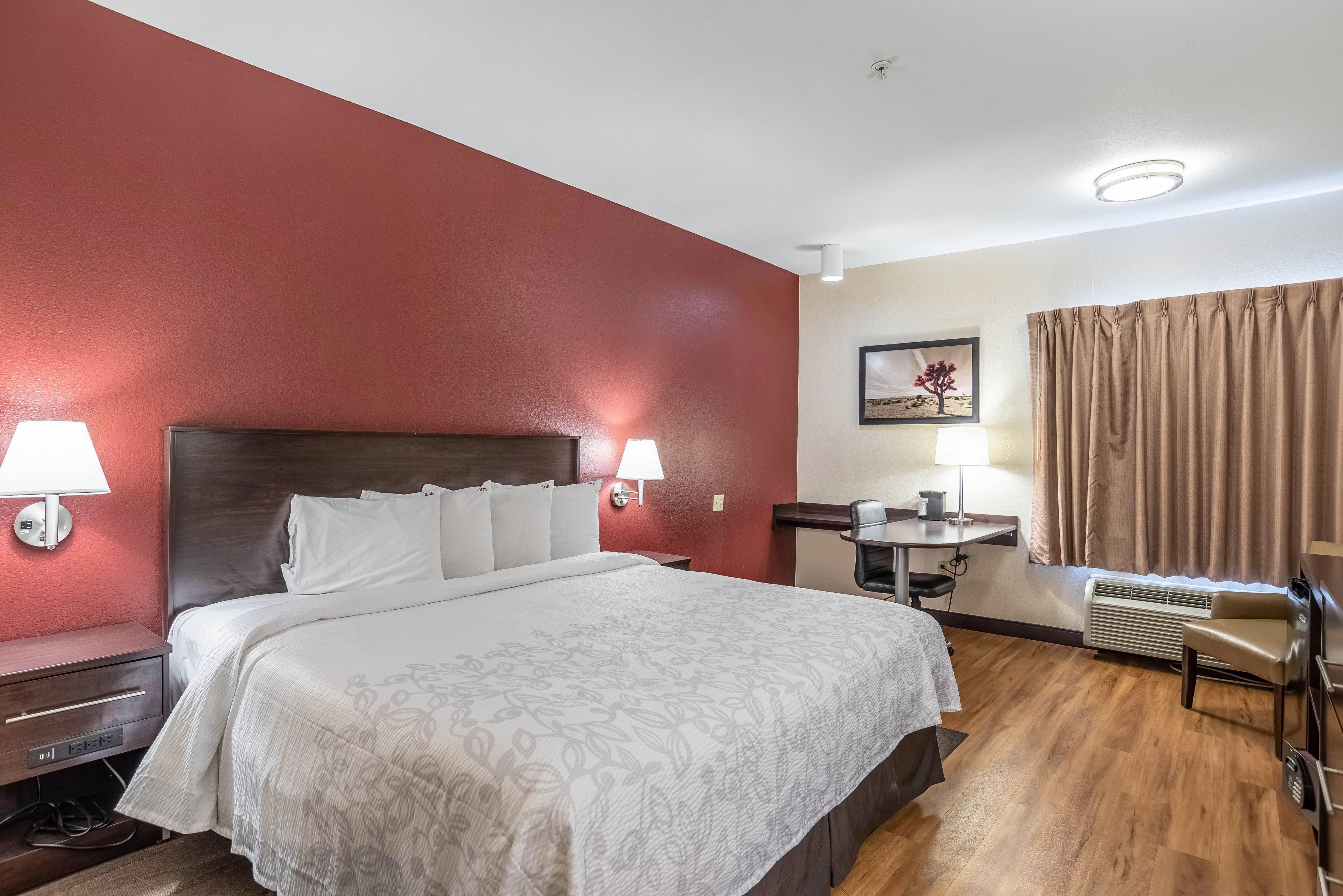 Red Roof Plus+ - Phoenix Airport Hotel