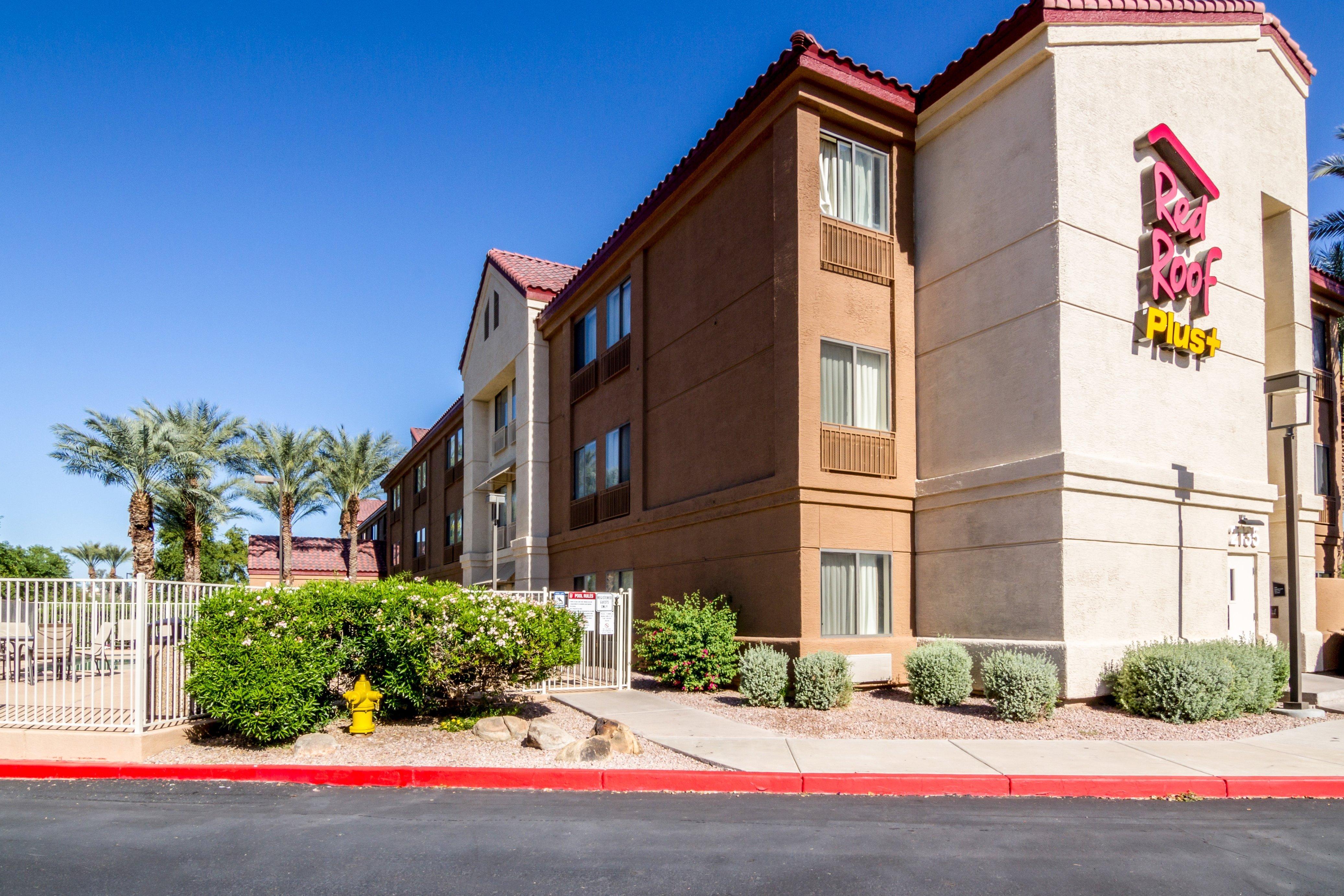 Hotel Red Roof Plus+ - Phoenix Airport Tempe