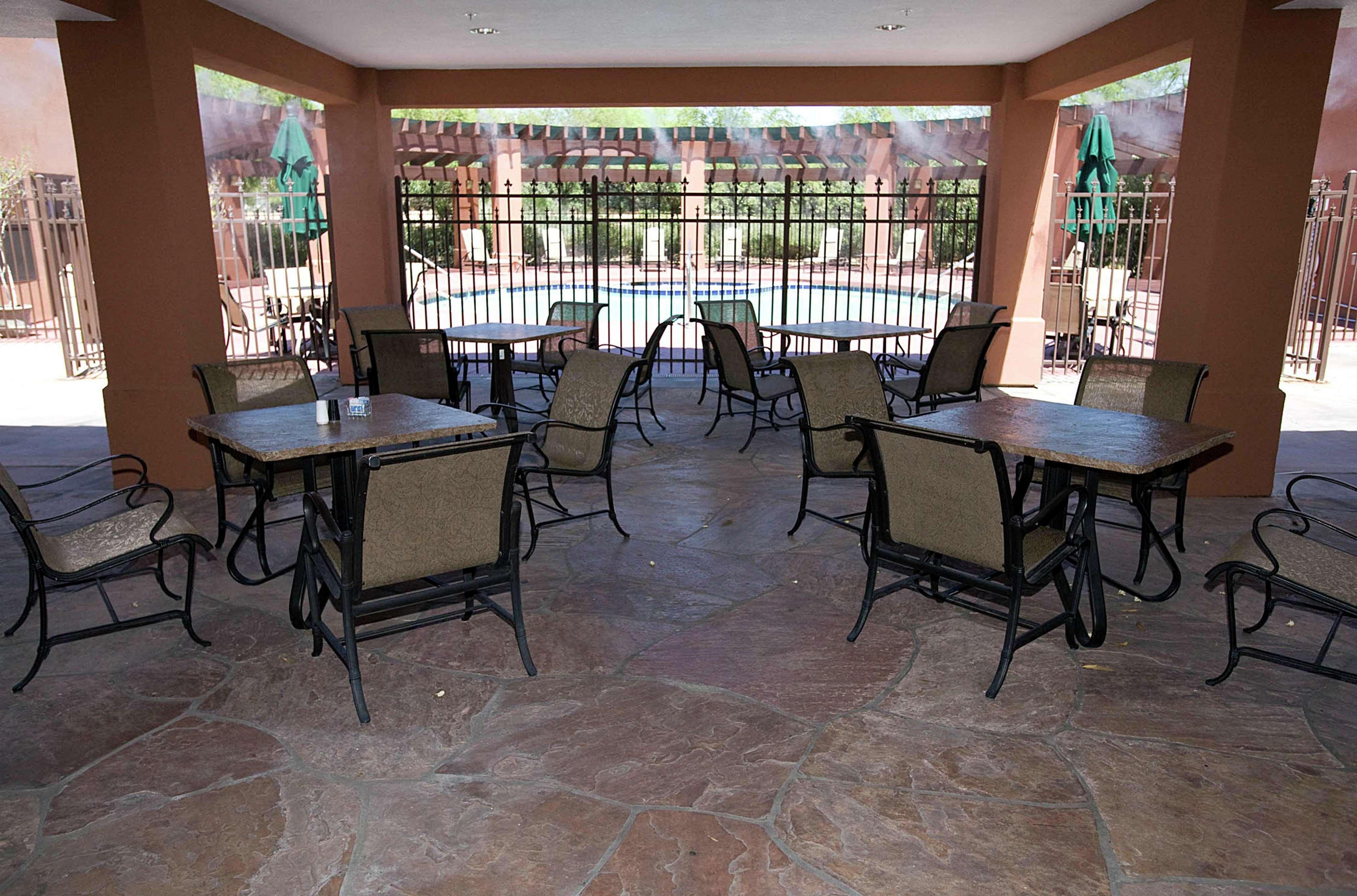 Hilton Garden Airport 3*