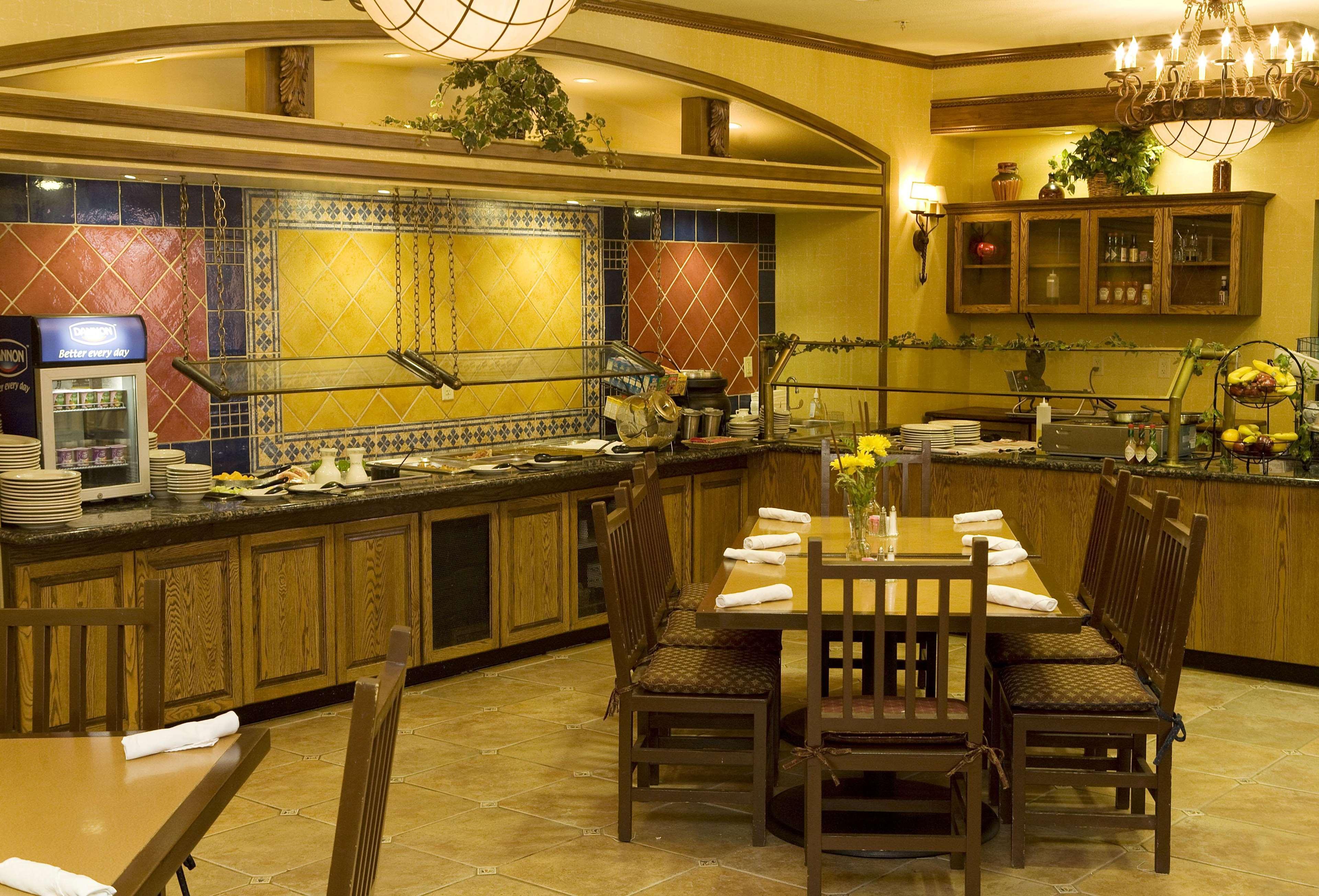 Hilton Garden Airport 3*