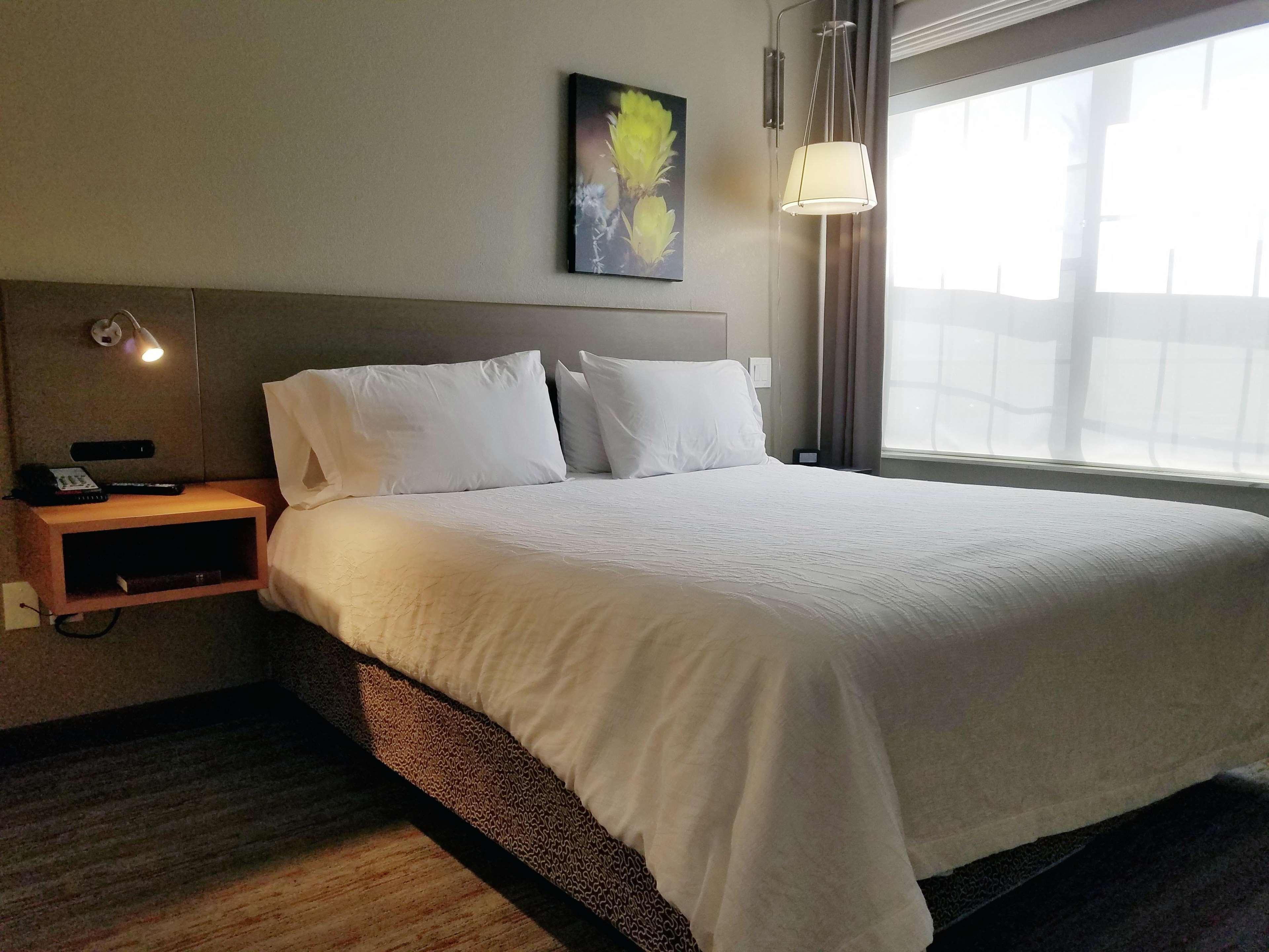 Hilton Garden Airport 3*