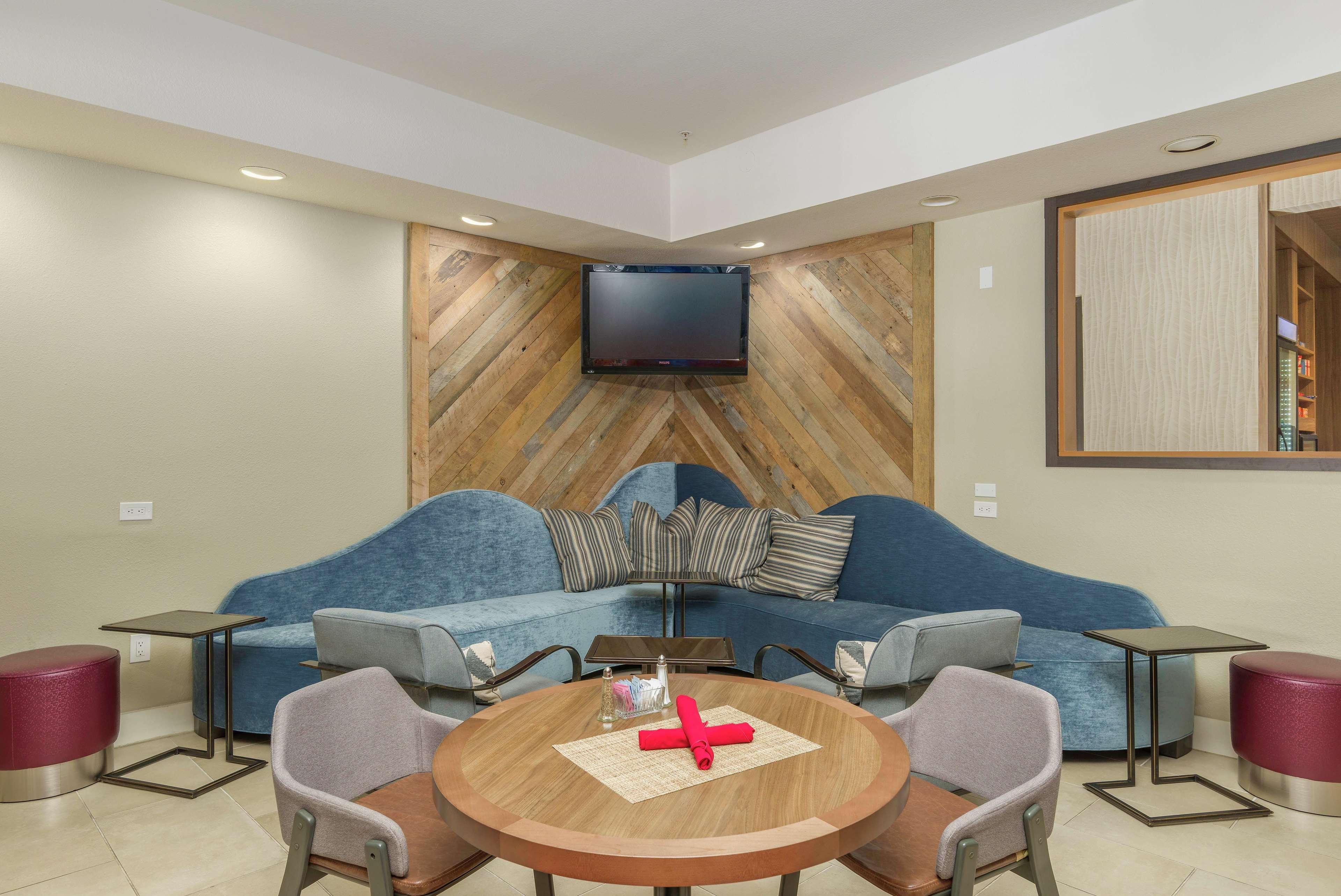 Hilton Garden Airport Hotel