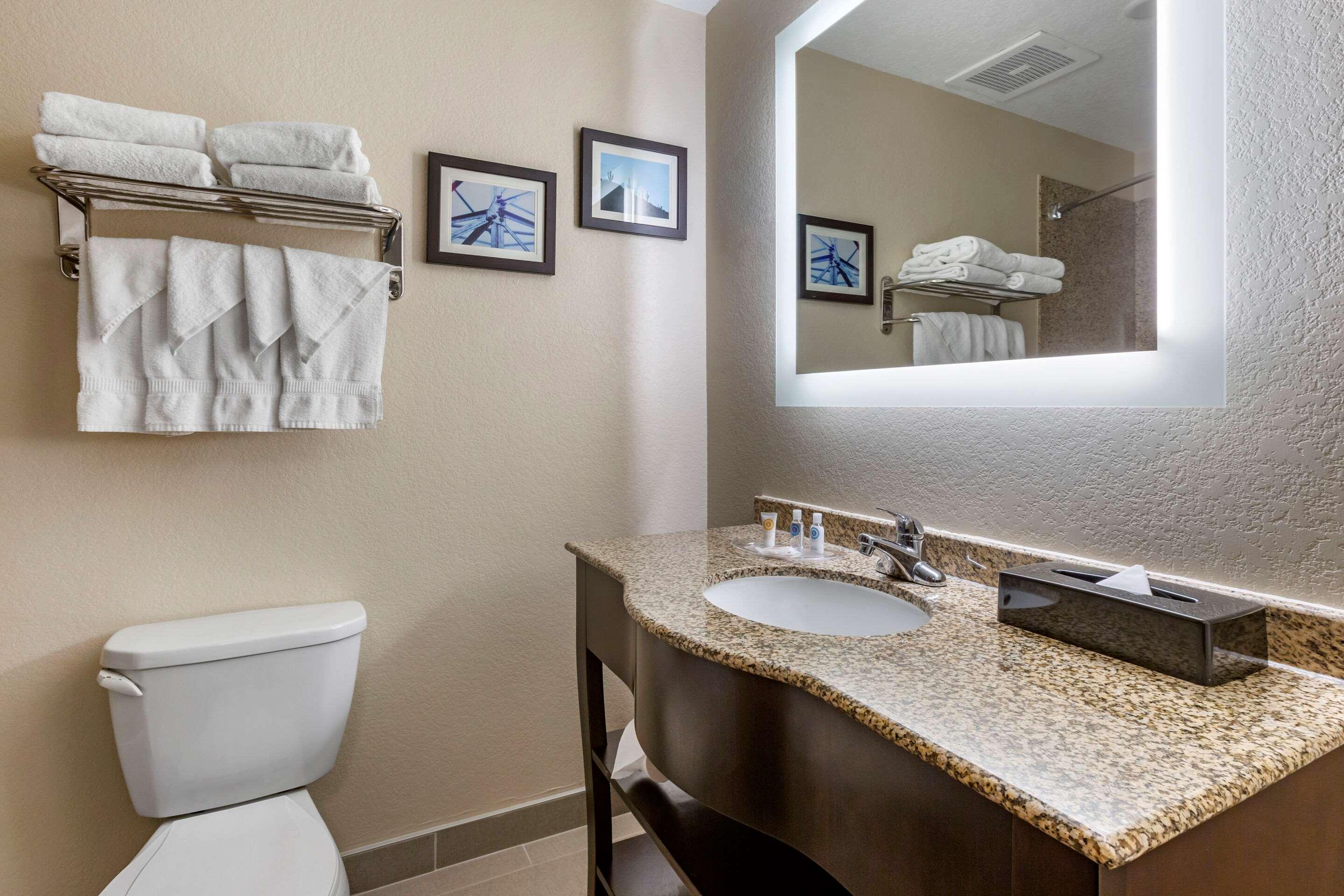 Hotel Comfort Phoenix Airport 3*