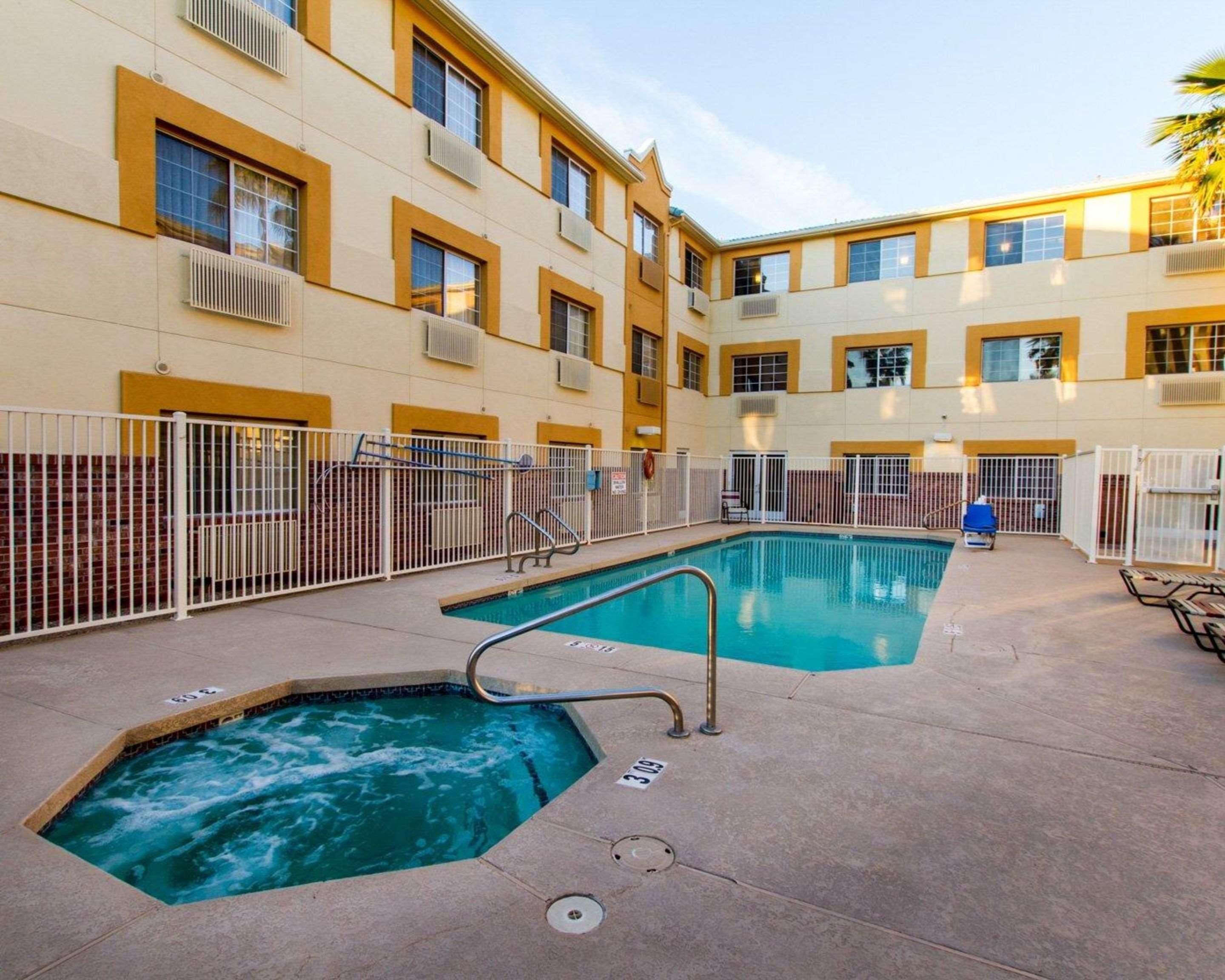 Hotel Comfort Phoenix Airport 3*