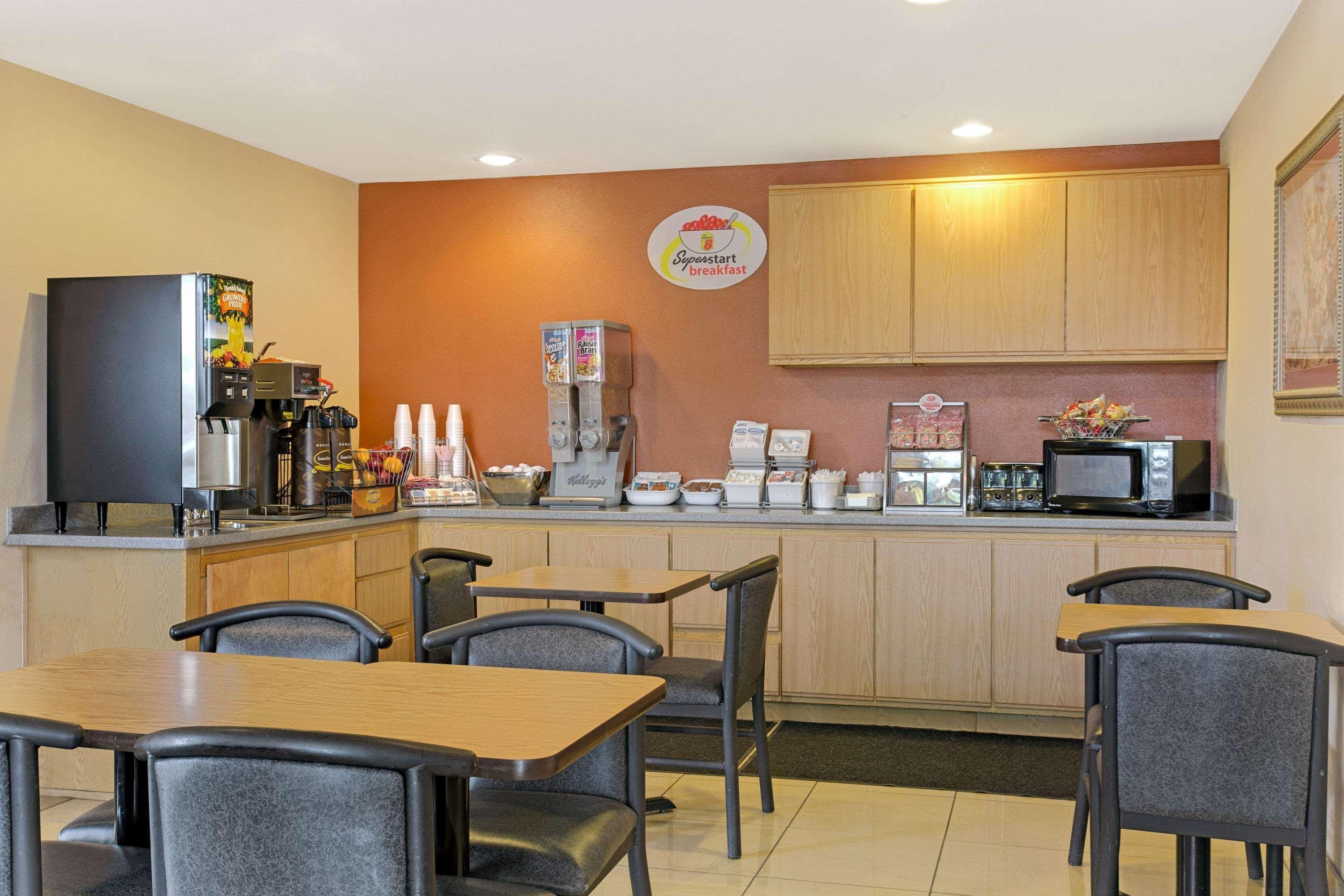 Super 8 By Wyndham Tucson/grant Road Area Az