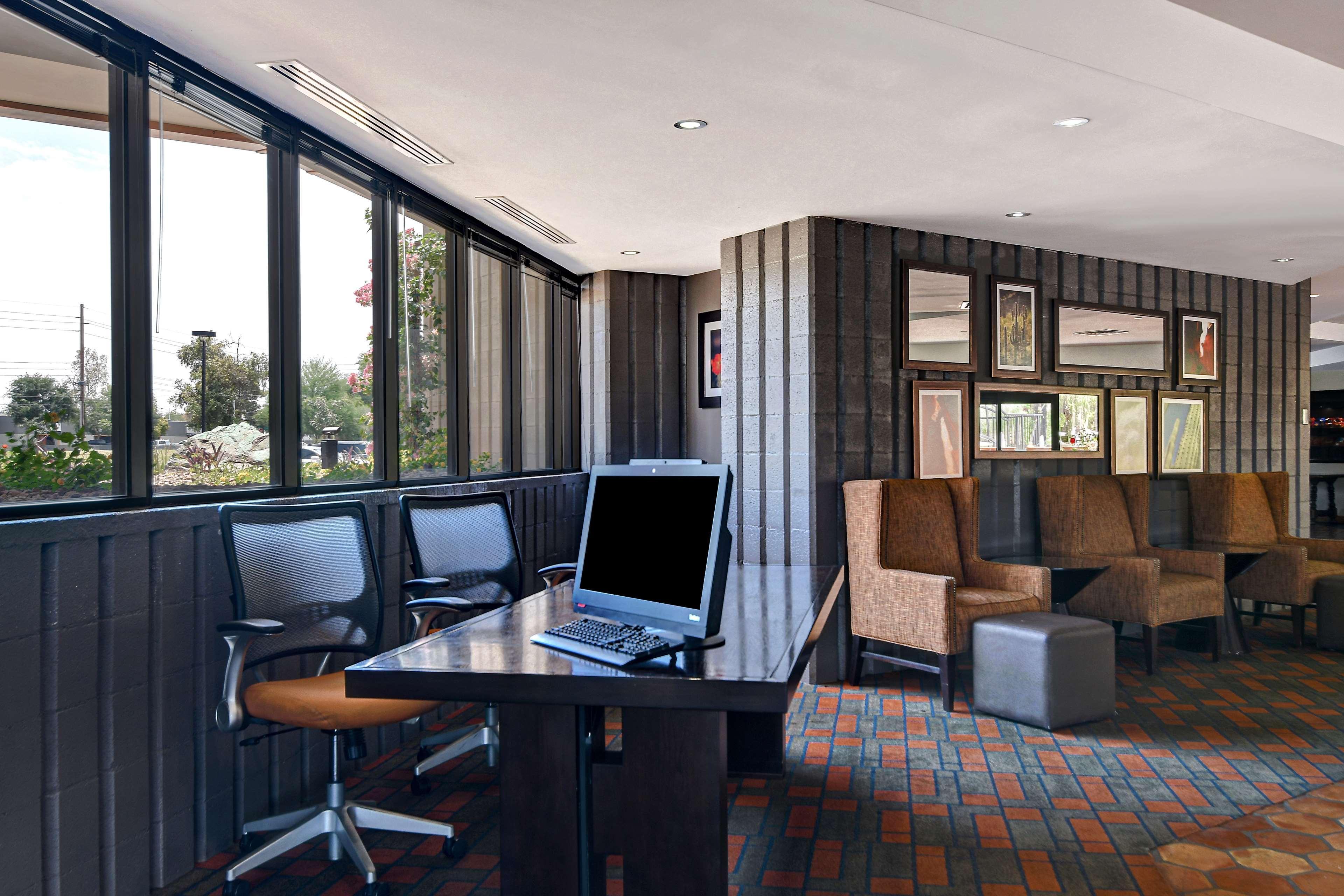 Doubletree By Hilton Phoenix-