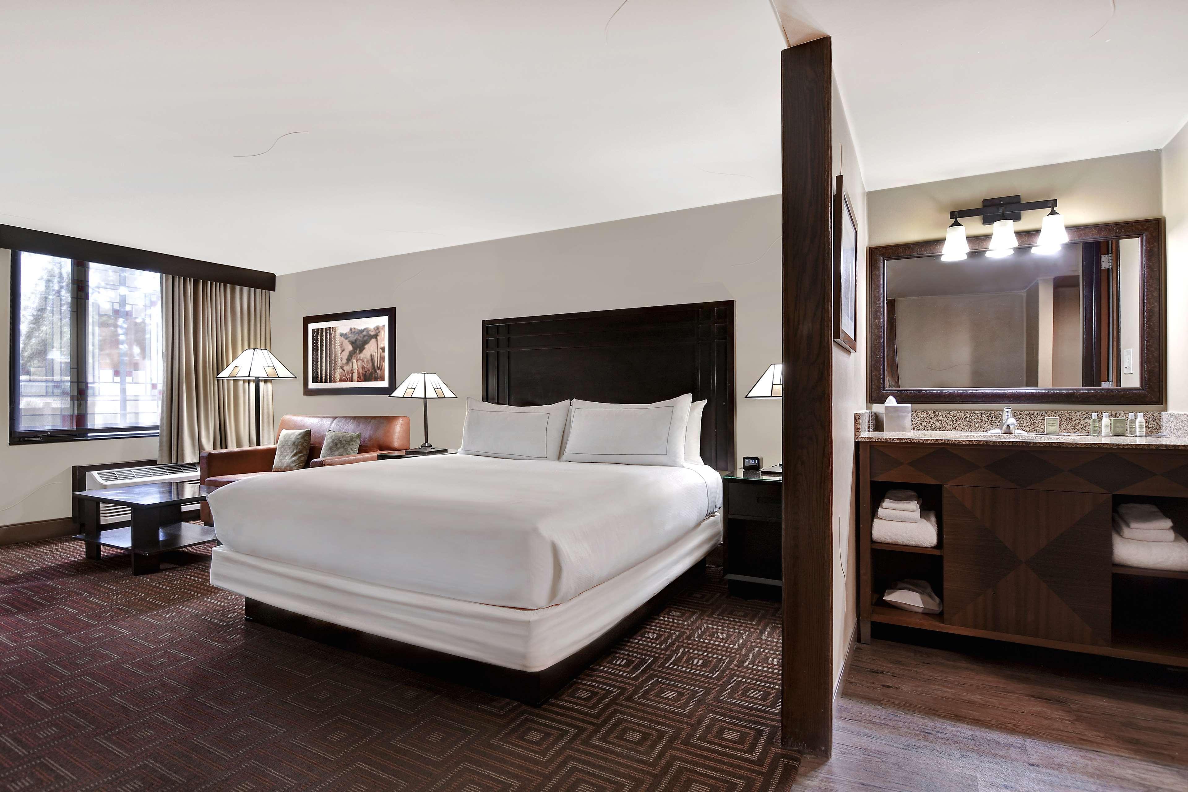 Doubletree By Hilton Phoenix- Tempe