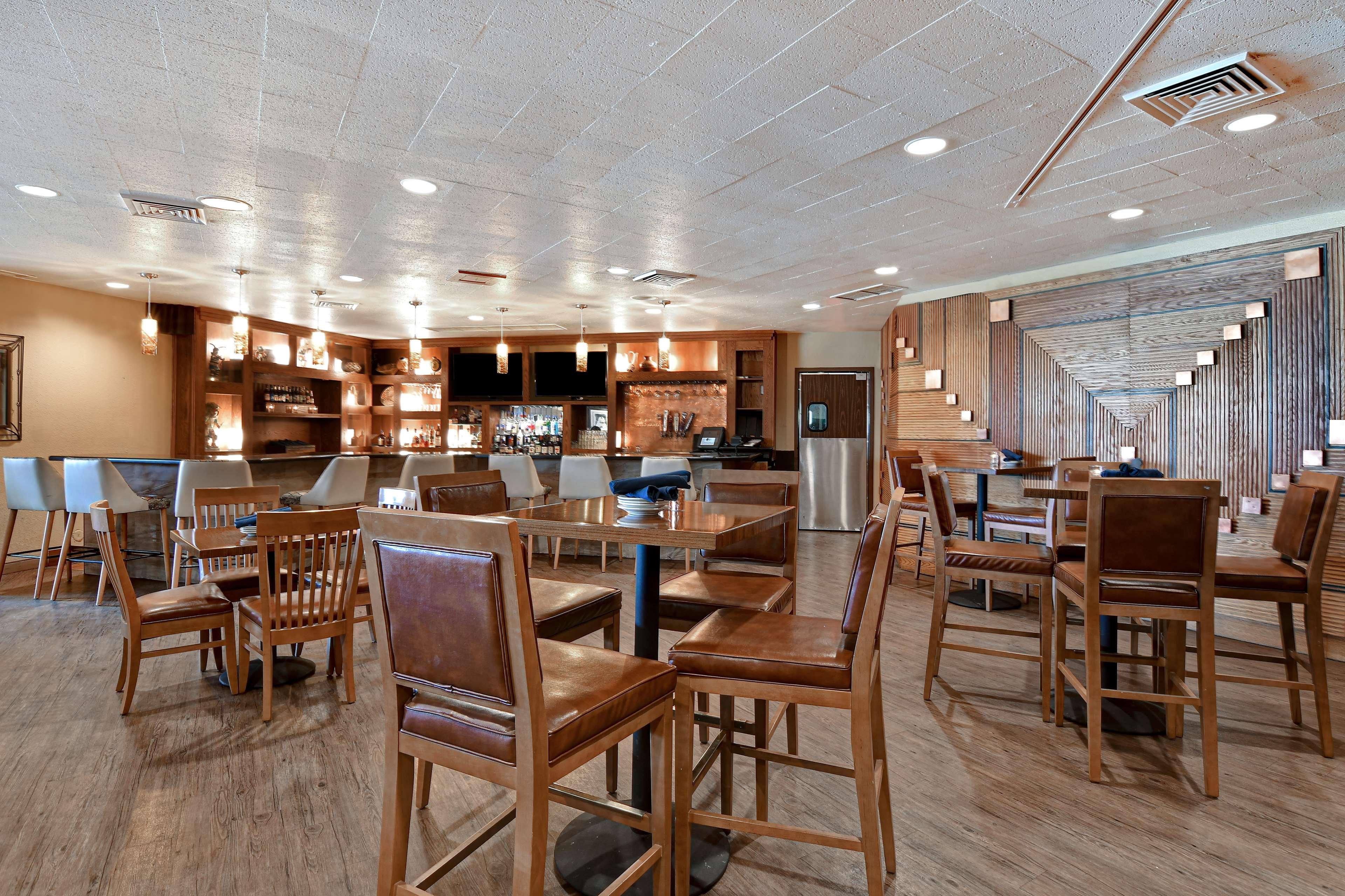Doubletree By Hilton Phoenix-