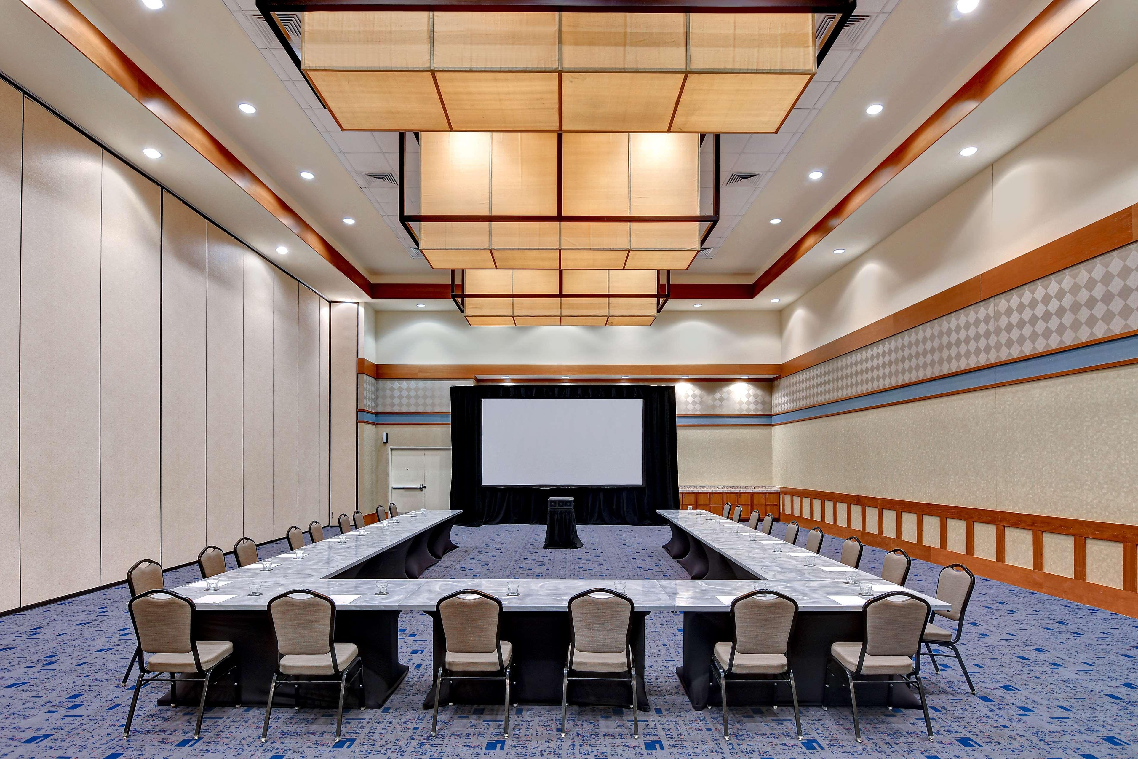 Doubletree By Hilton Phoenix-