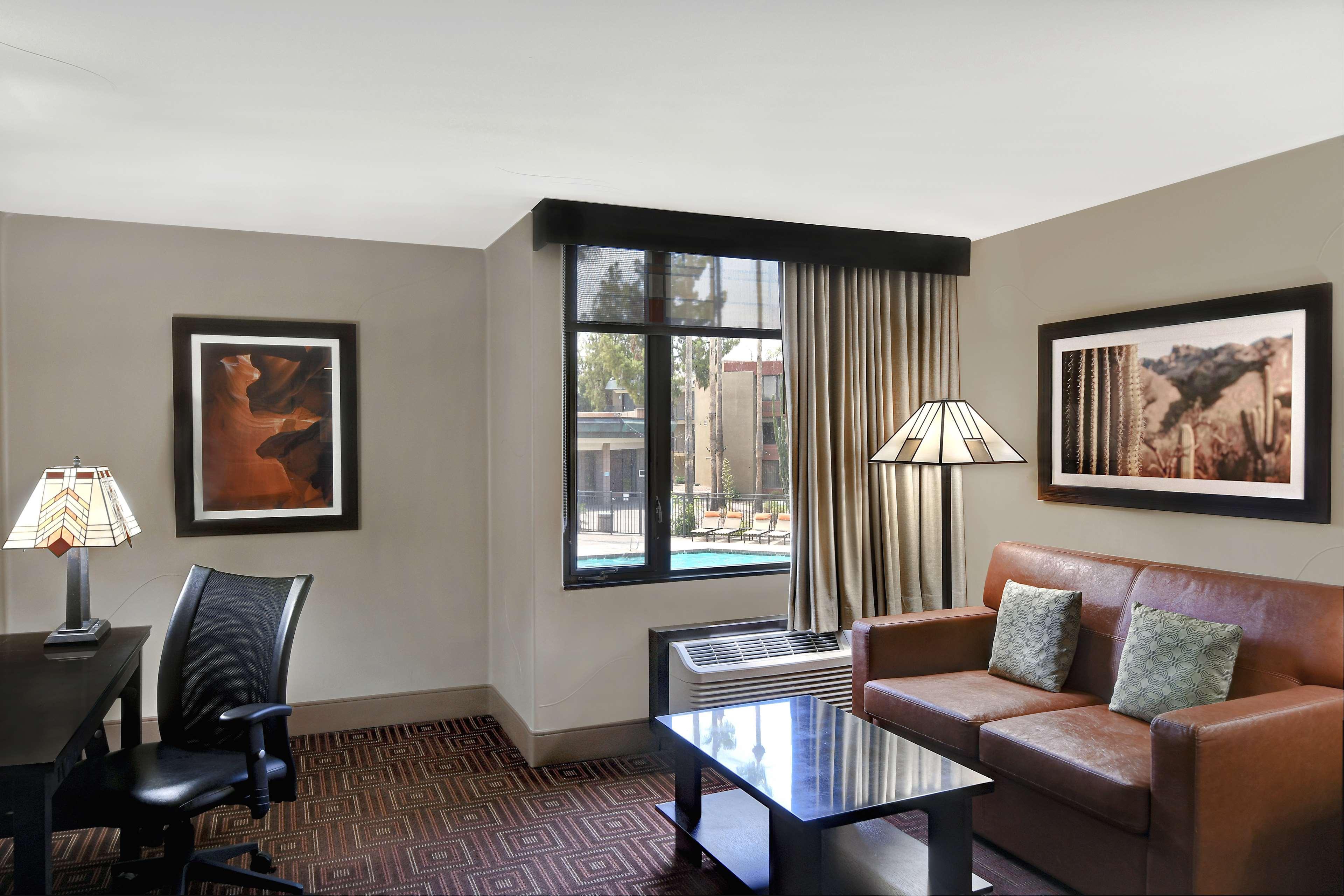 Doubletree By Hilton Phoenix- Hotel