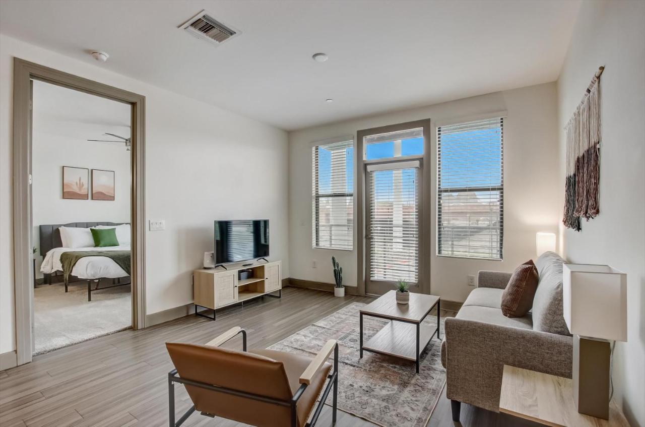 Apartment Frontdesk Vela At Town Apts