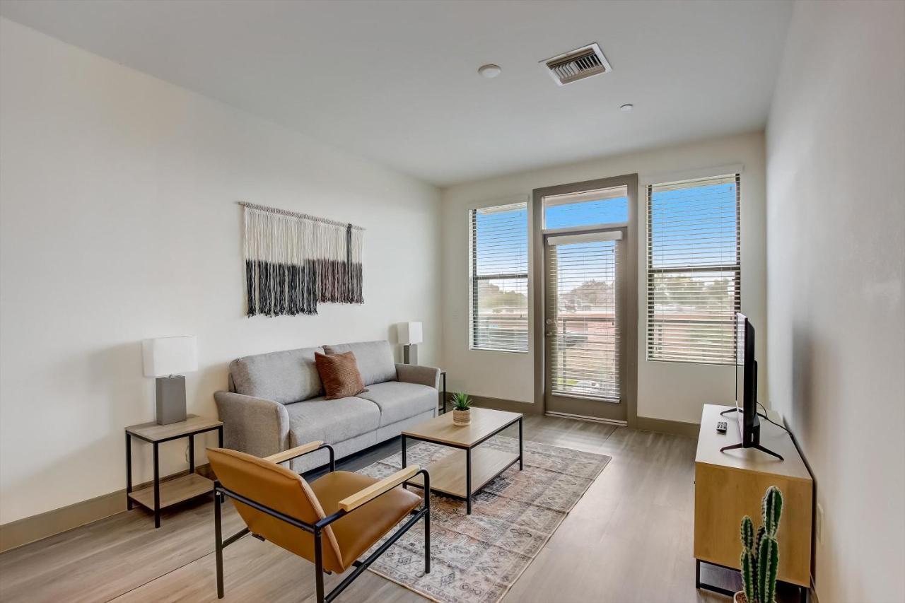 Frontdesk Vela At Town Apts