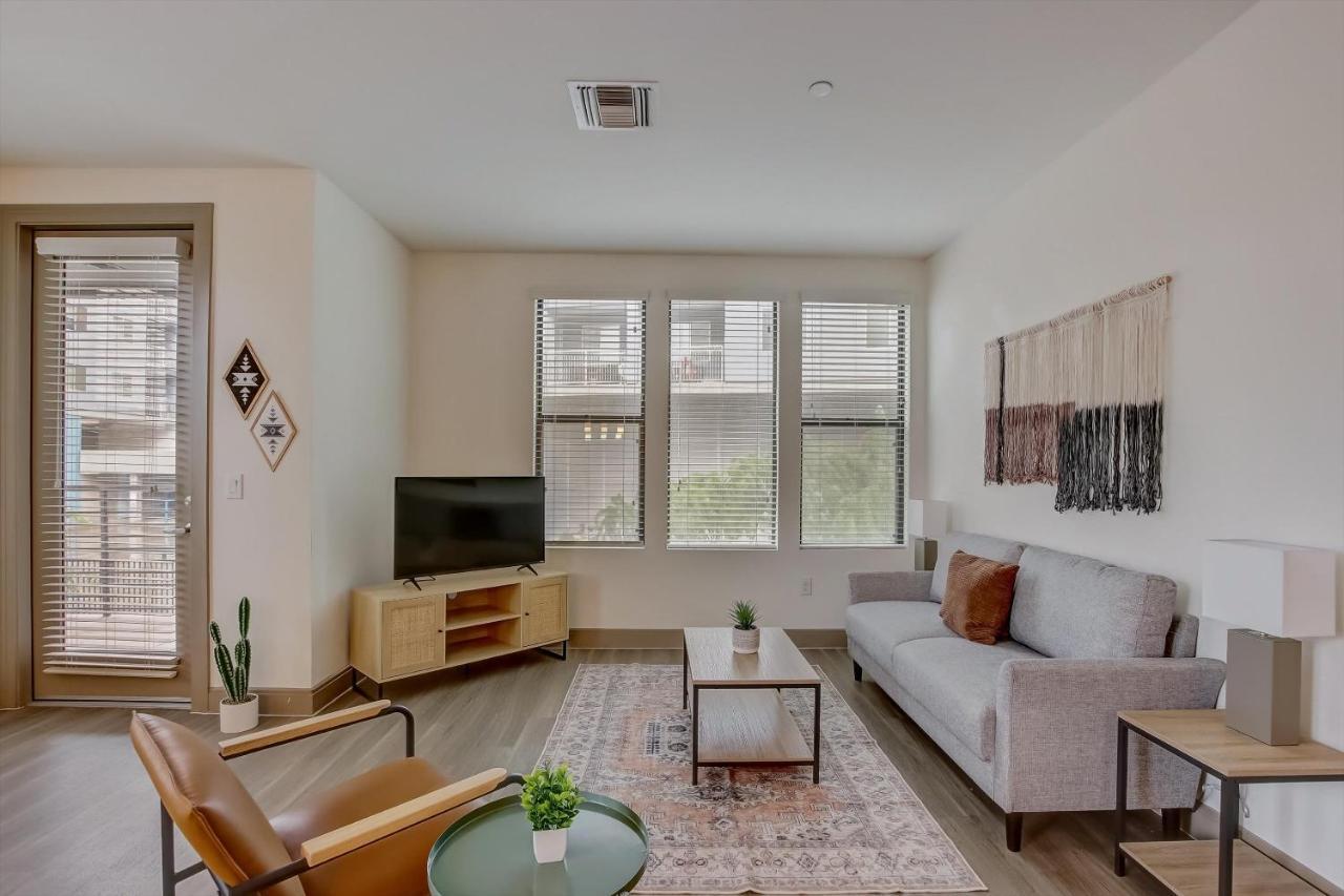 Frontdesk Vela At Town Apts *