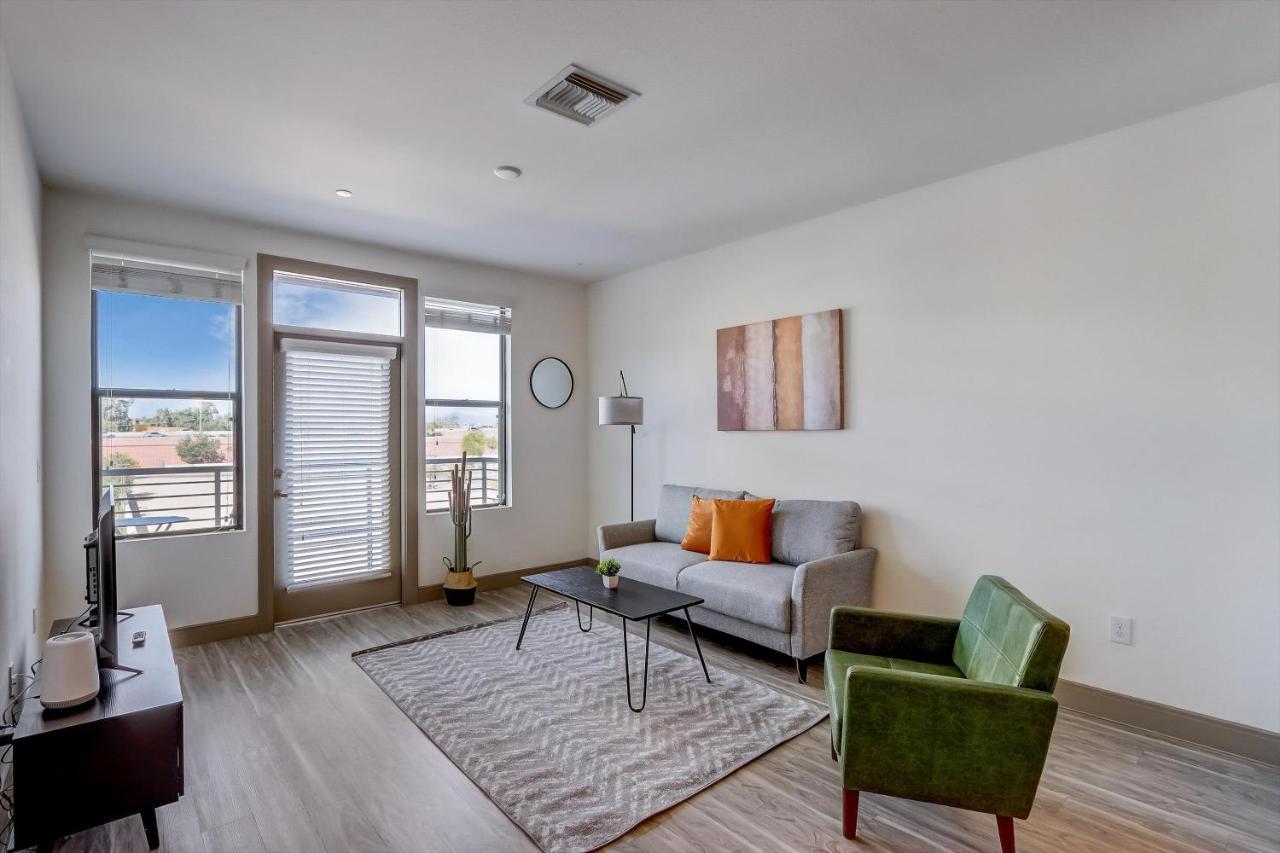 Frontdesk Vela At Town Apts Apartment *