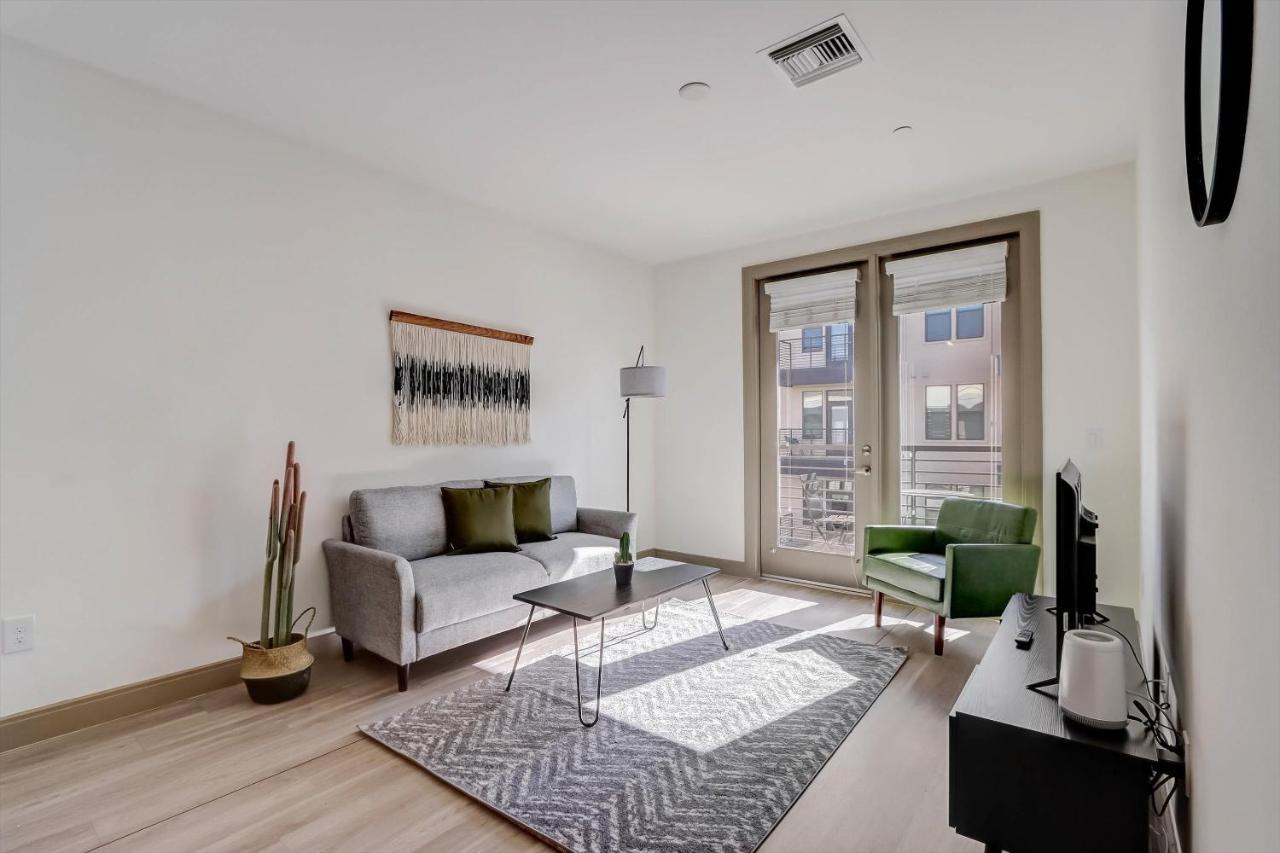 Frontdesk Vela At Town Apts *