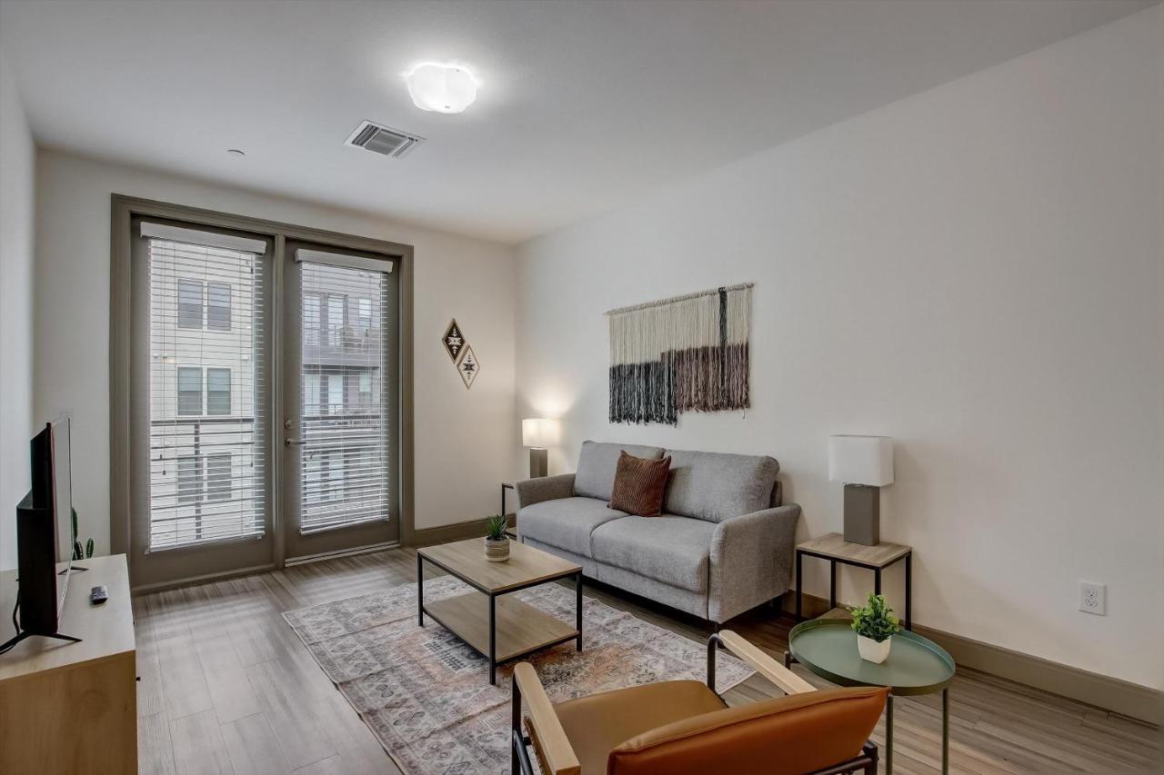 Frontdesk Vela At Town Apts Apartment Tempe