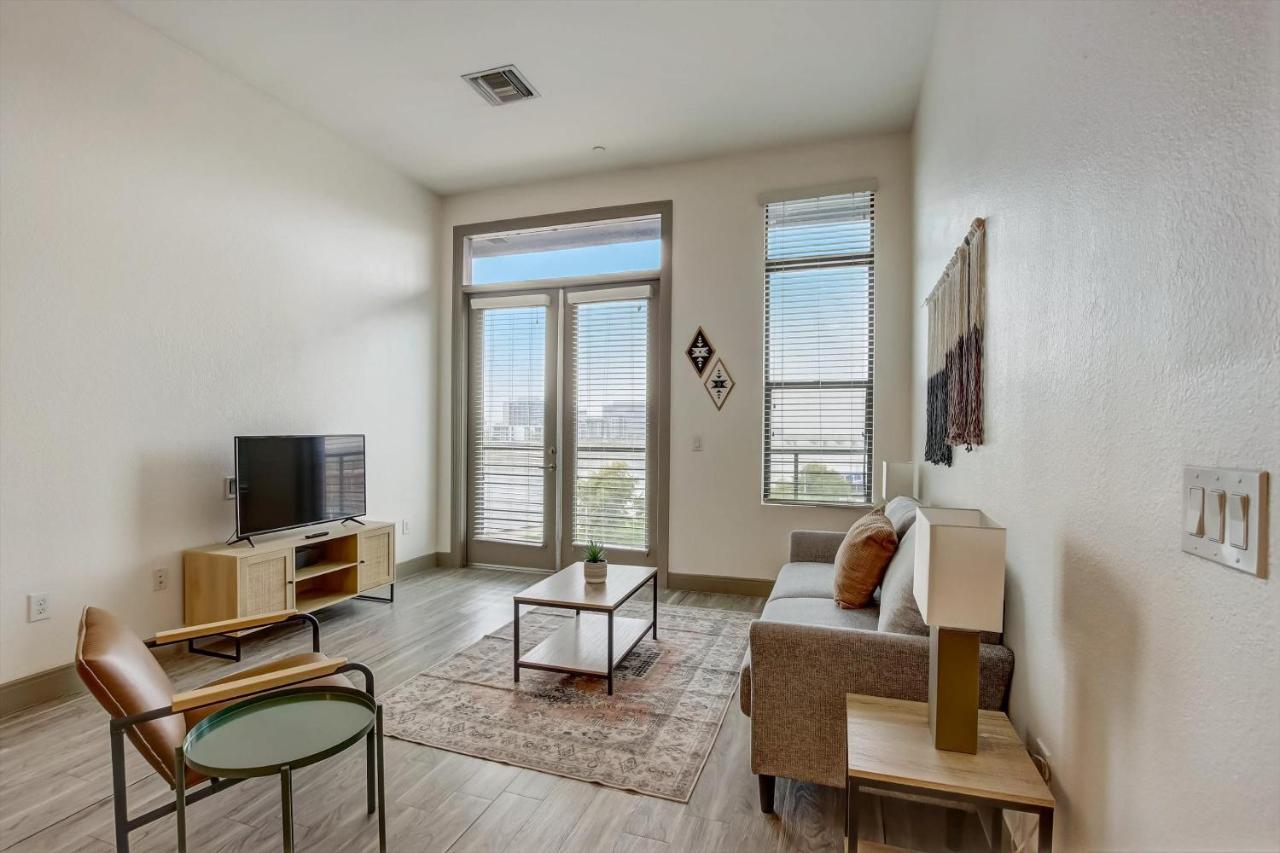 Frontdesk Vela At Town Apts Apartment Tempe