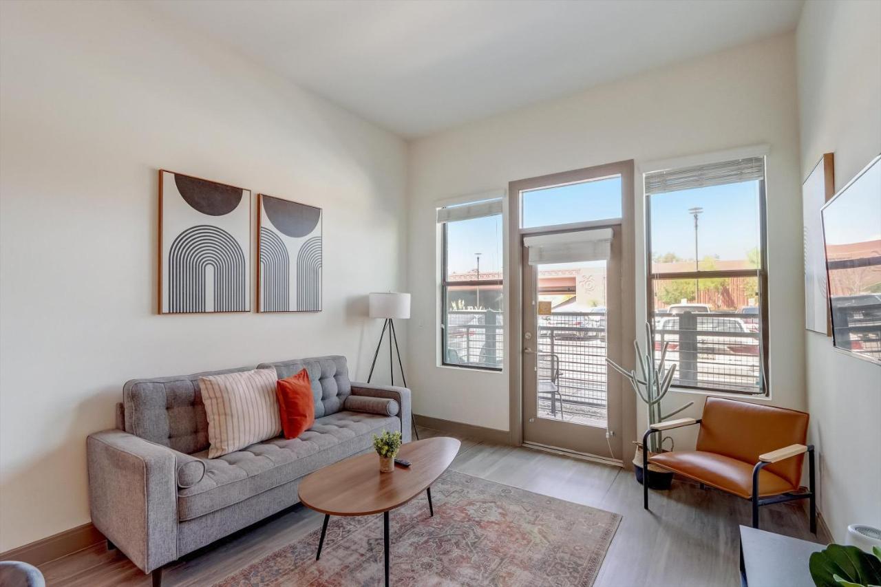 Frontdesk Vela At Town Apts Apartment Tempe