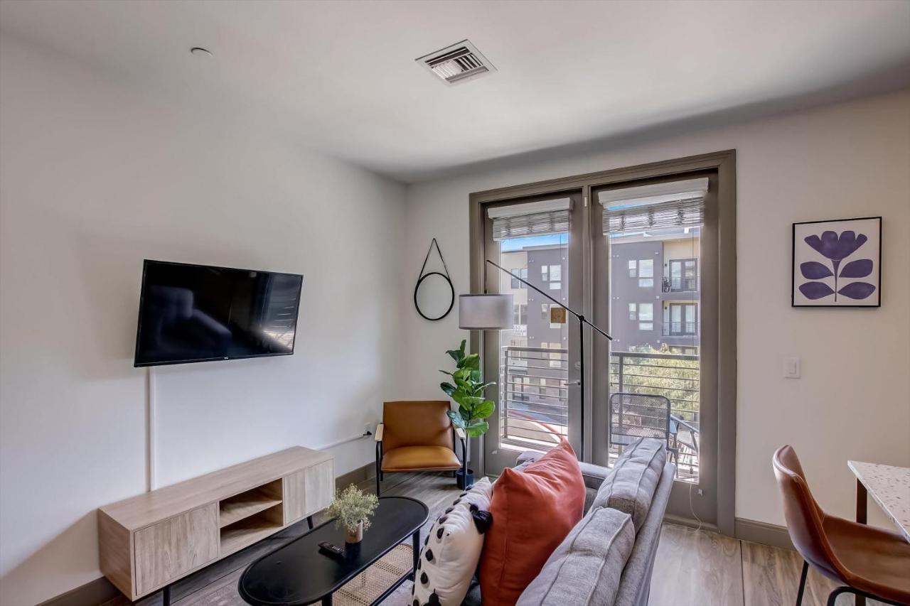 Apartment Frontdesk Vela At Town Apts