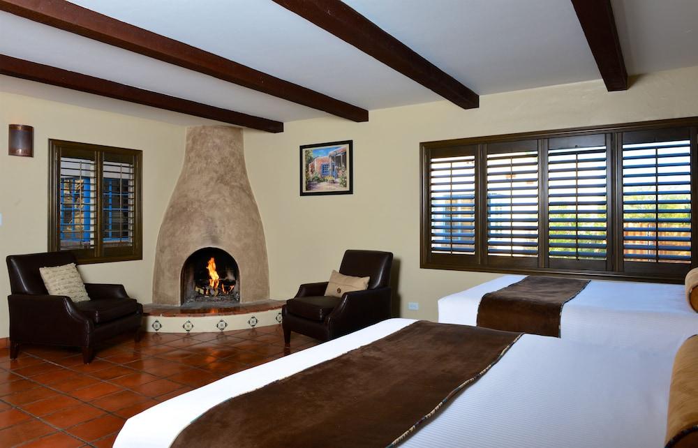 Lodge On The Desert *