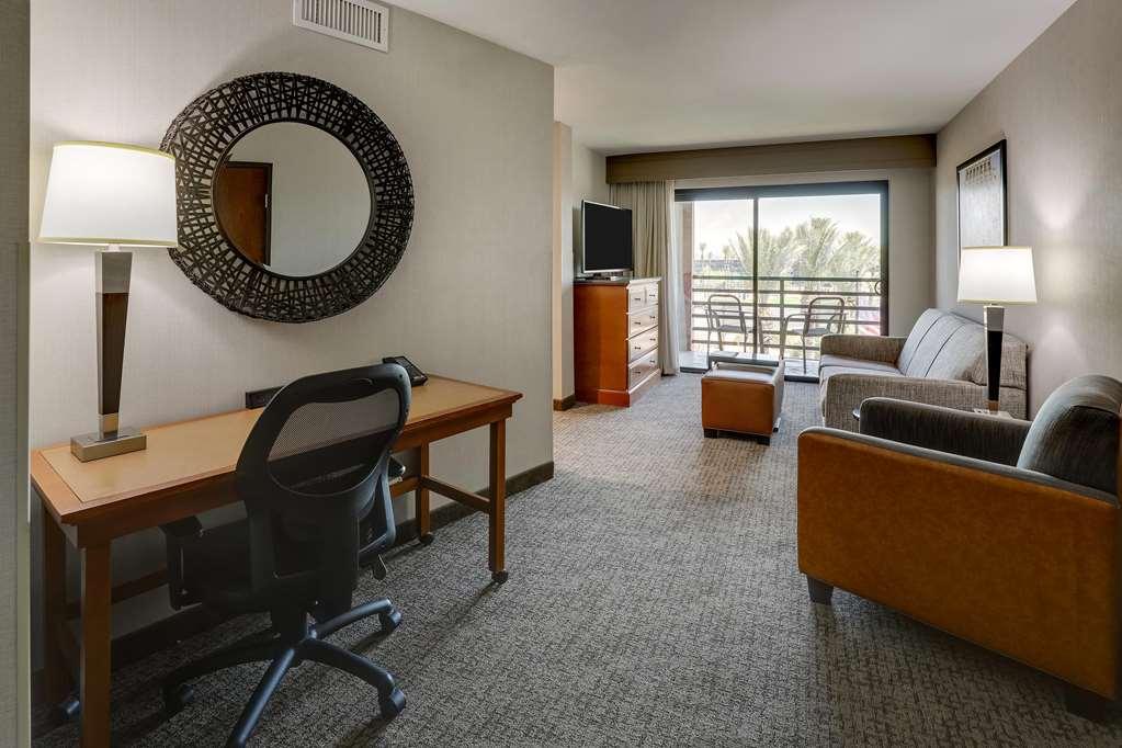 Hotel Drury & Airport