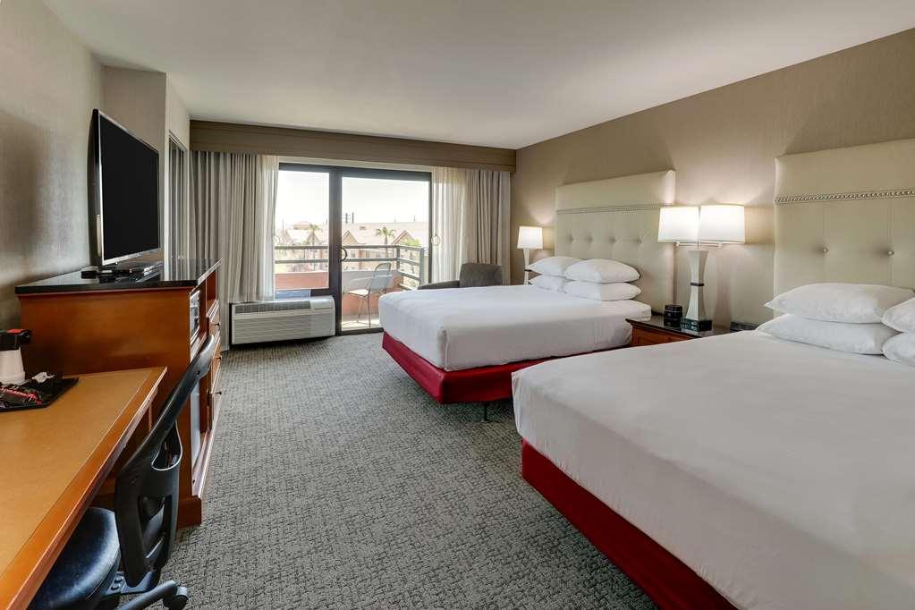 Drury & Airport Hotel 3*