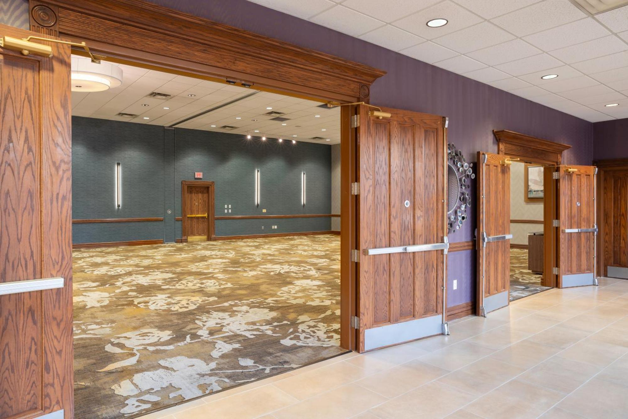 Hilton Garden Airport 3*