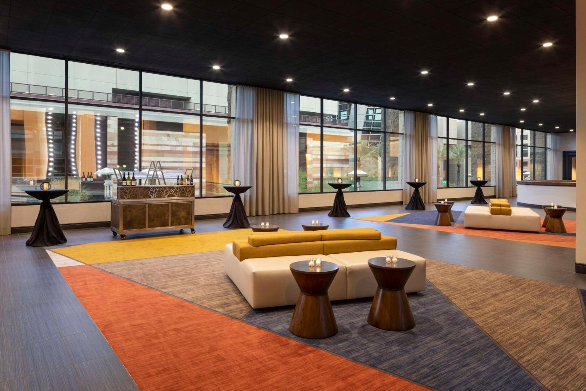 Hotel Hyatt Regency Downtown - No Destination Fees Phoenix