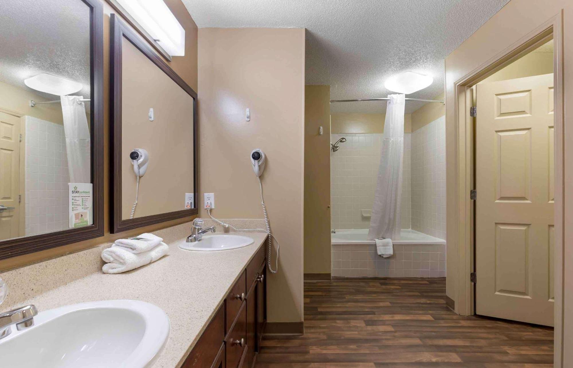 Extended America - - Midtown 2*