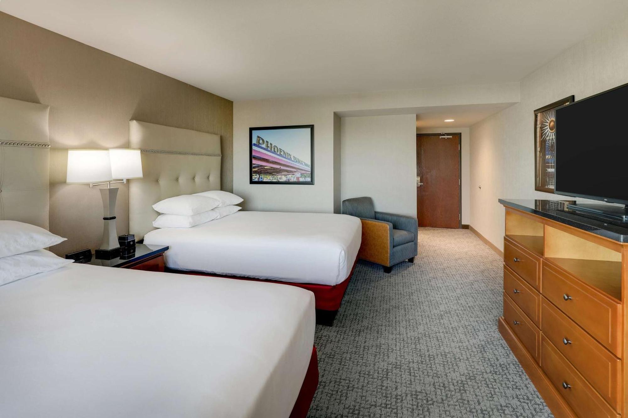 Hotel Drury & Airport 3*