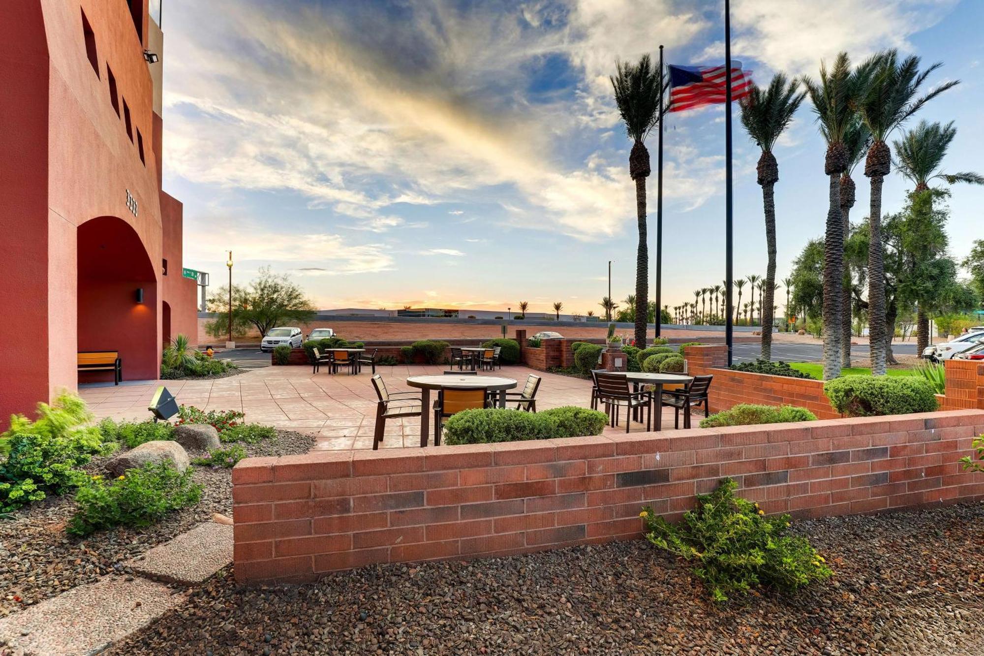 Hotel Drury & Airport 3*