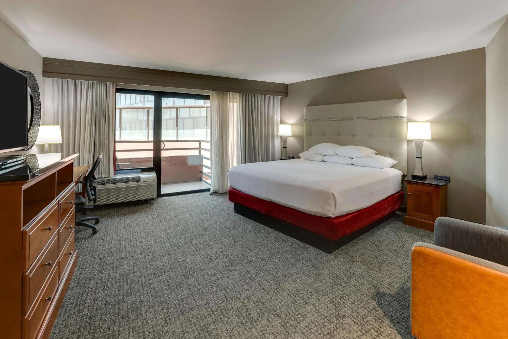 Drury & Airport Hotel 3*