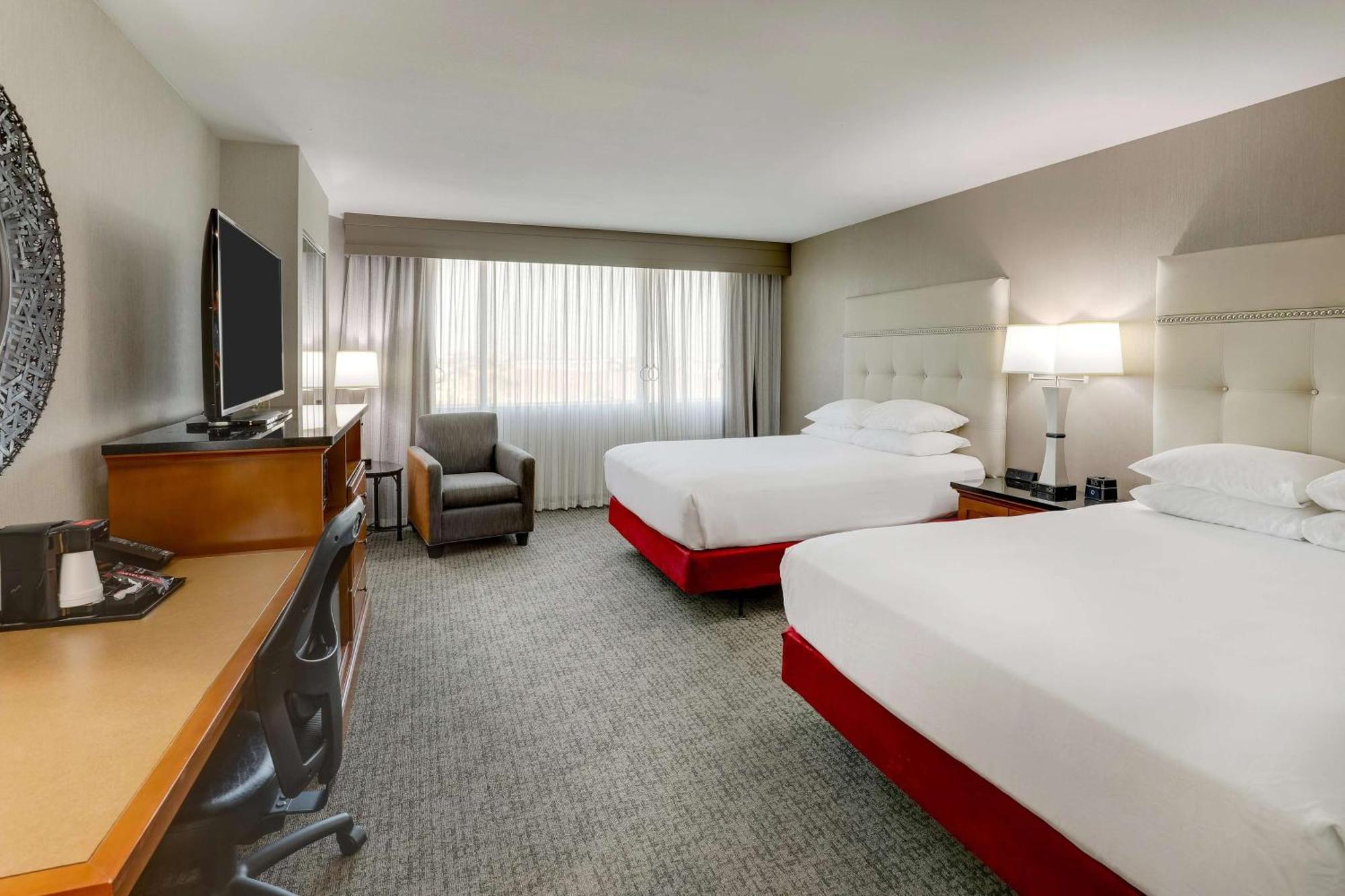 Hotel Drury & Airport