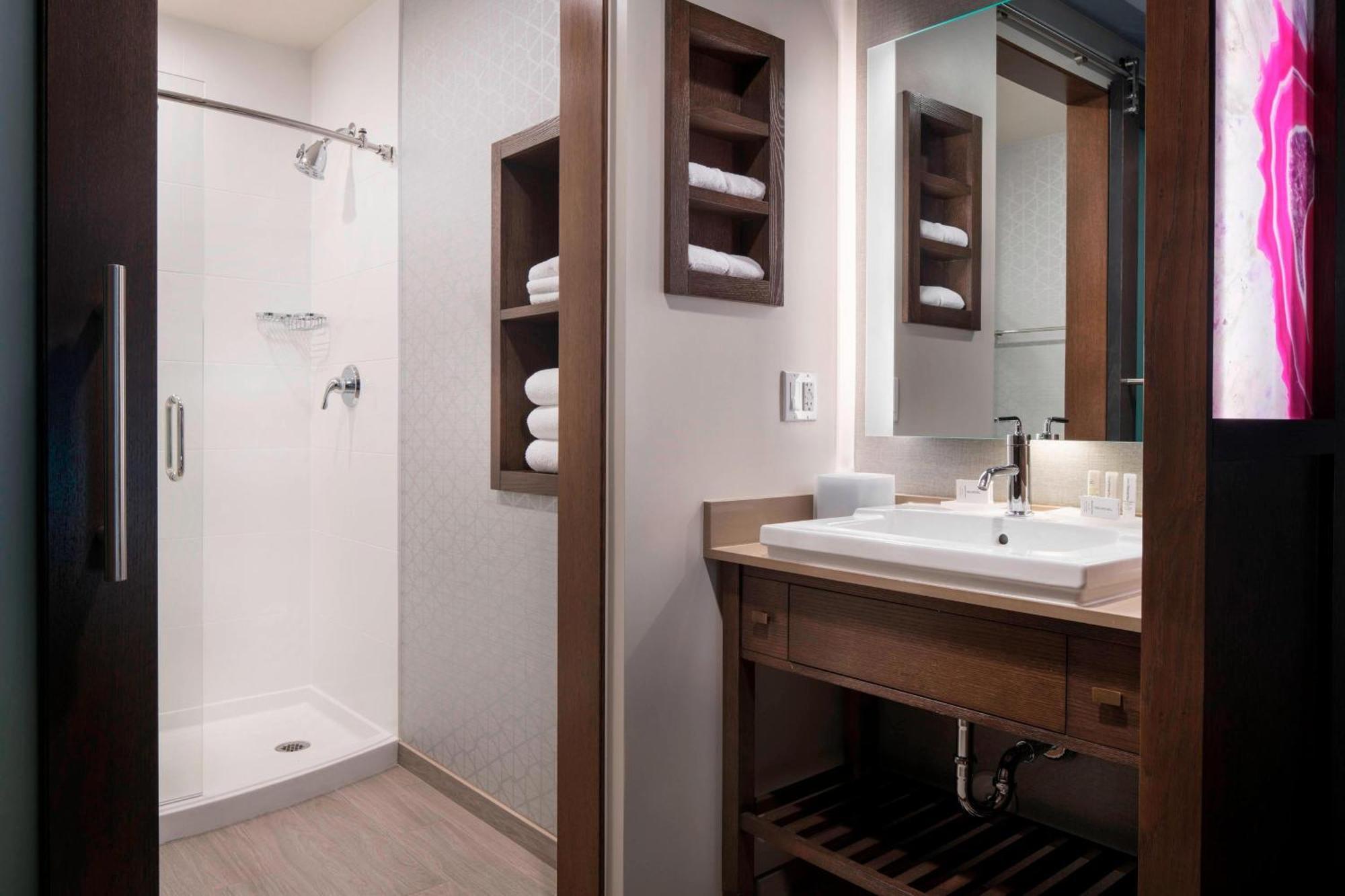 By Marriott Downtown Hotel