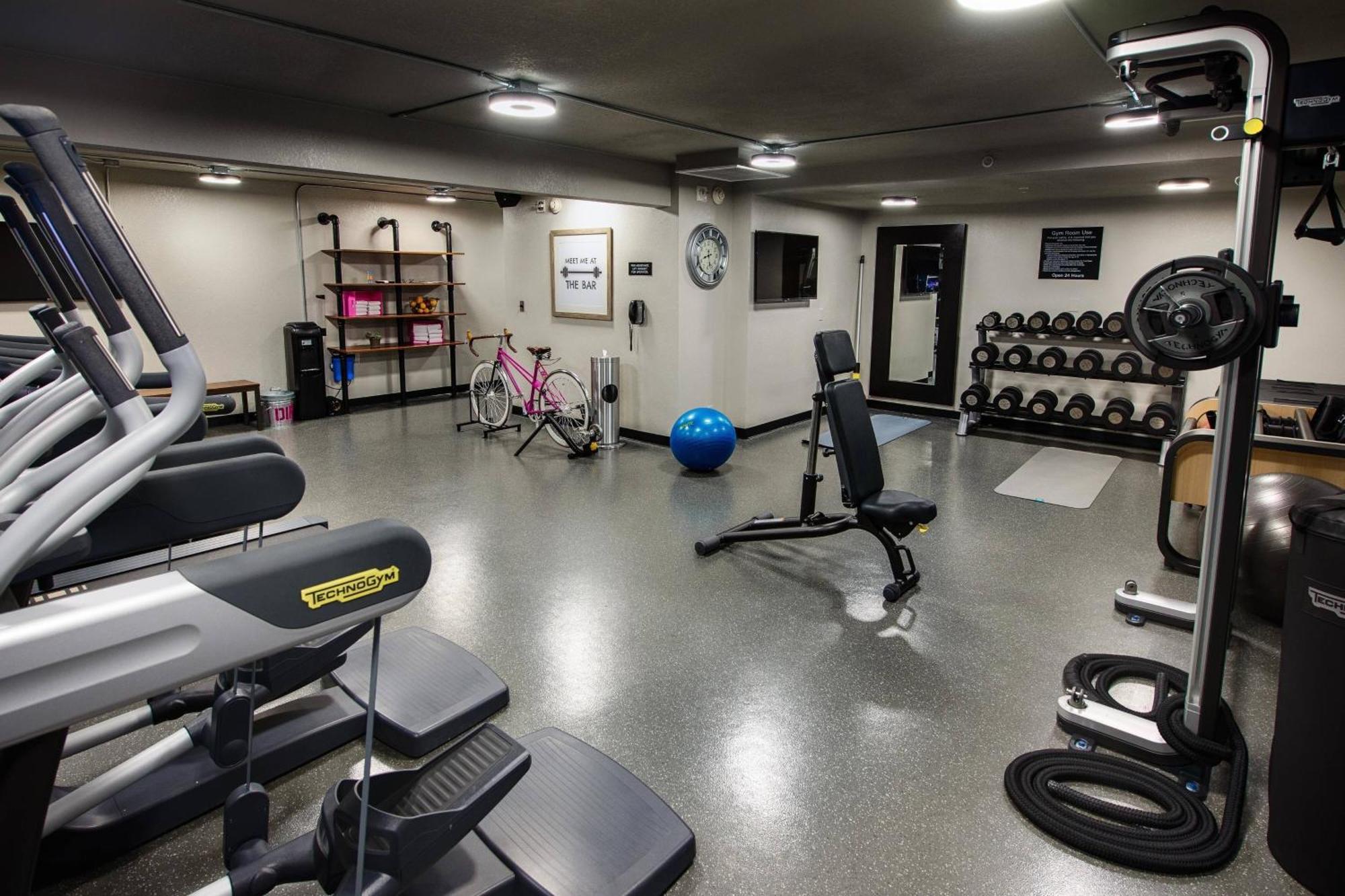 Moxy Phoenix Tempe/asu Area 3*