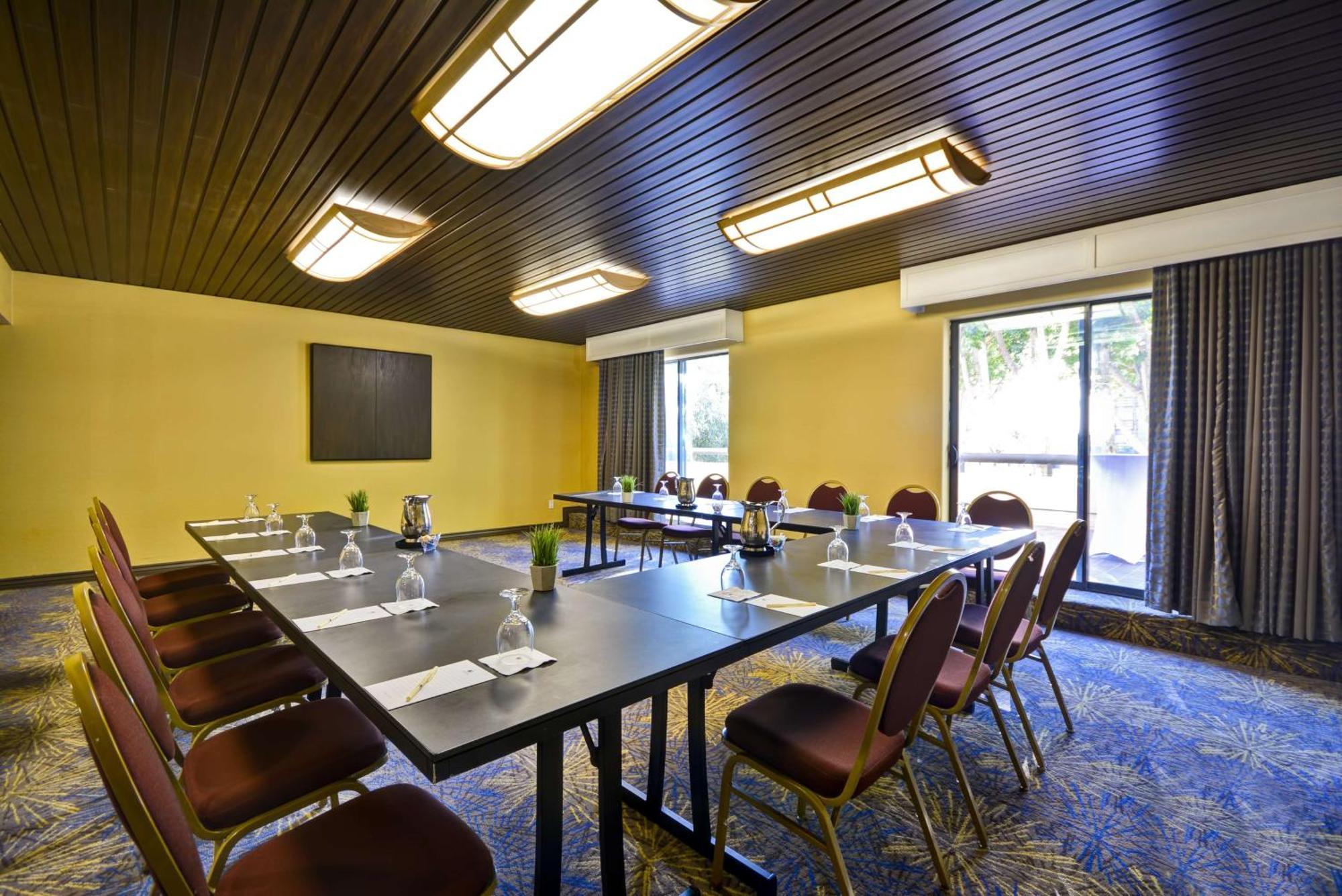Hotel Doubletree By Hilton North 4*