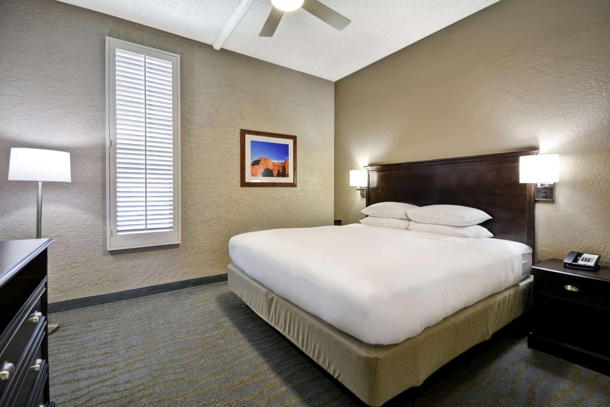 Hotel Doubletree By Hilton North