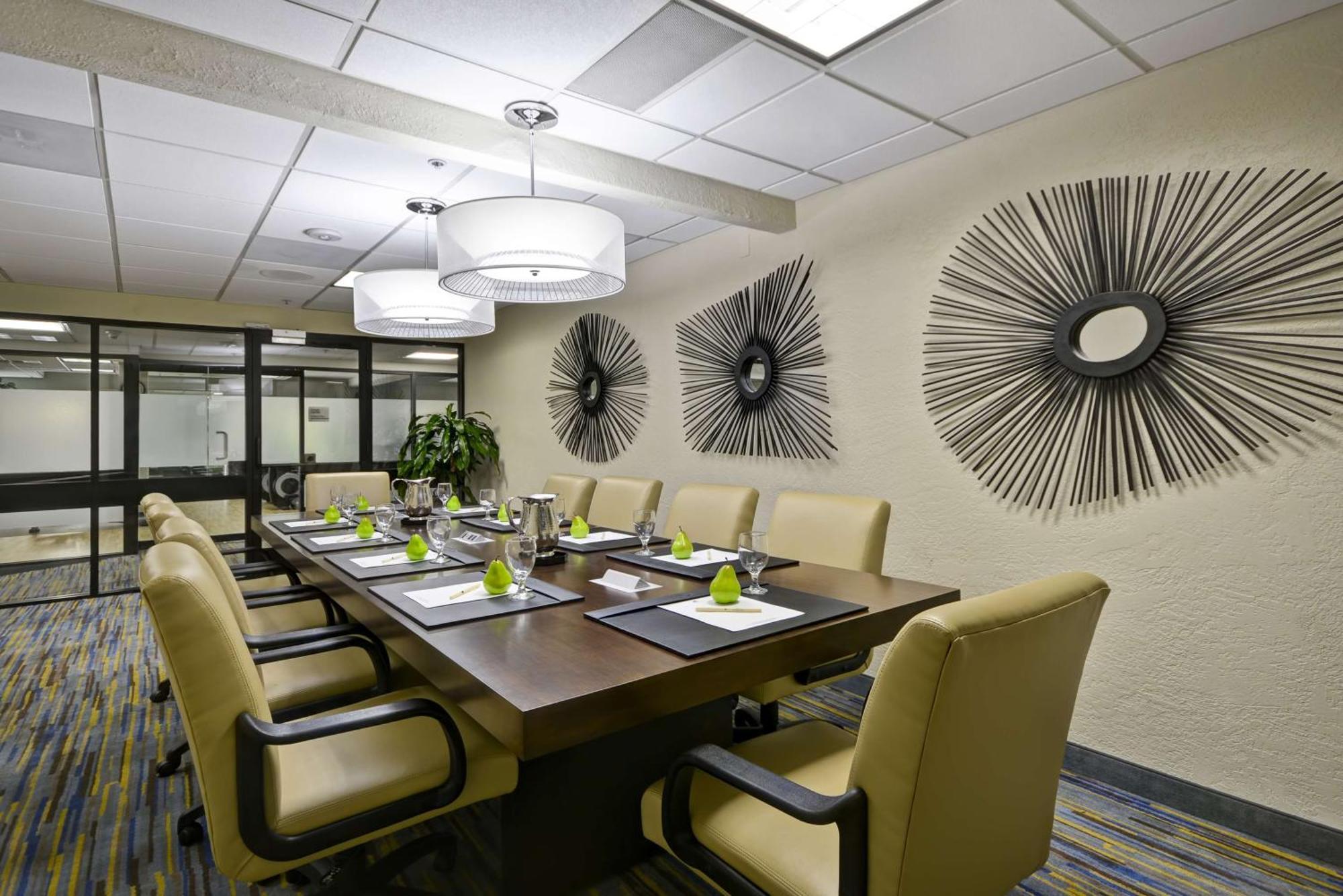 Hotel Doubletree By Hilton North