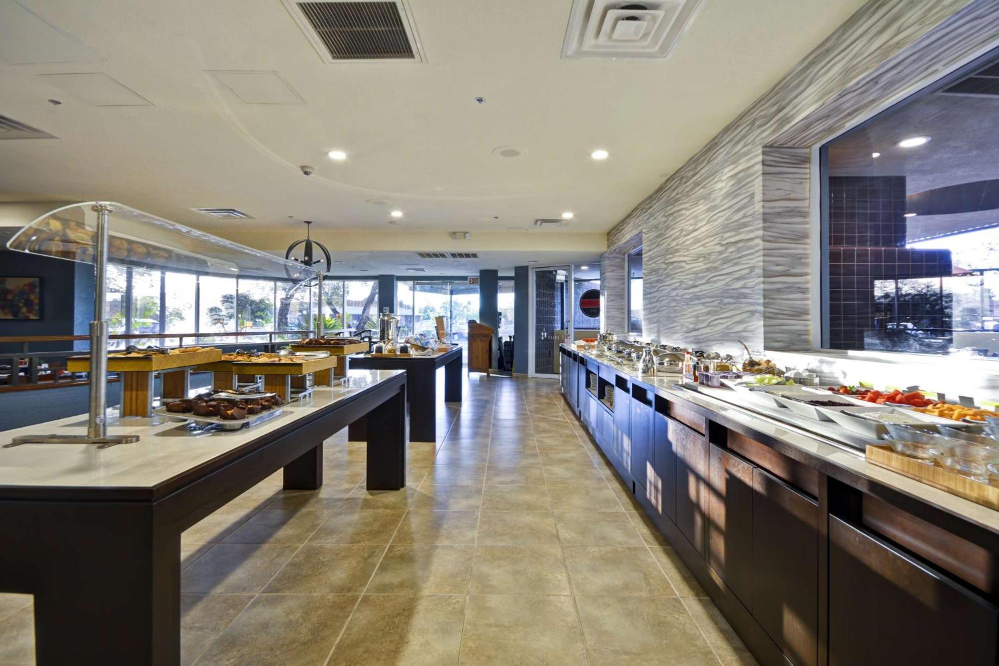 Hotel Doubletree By Hilton North