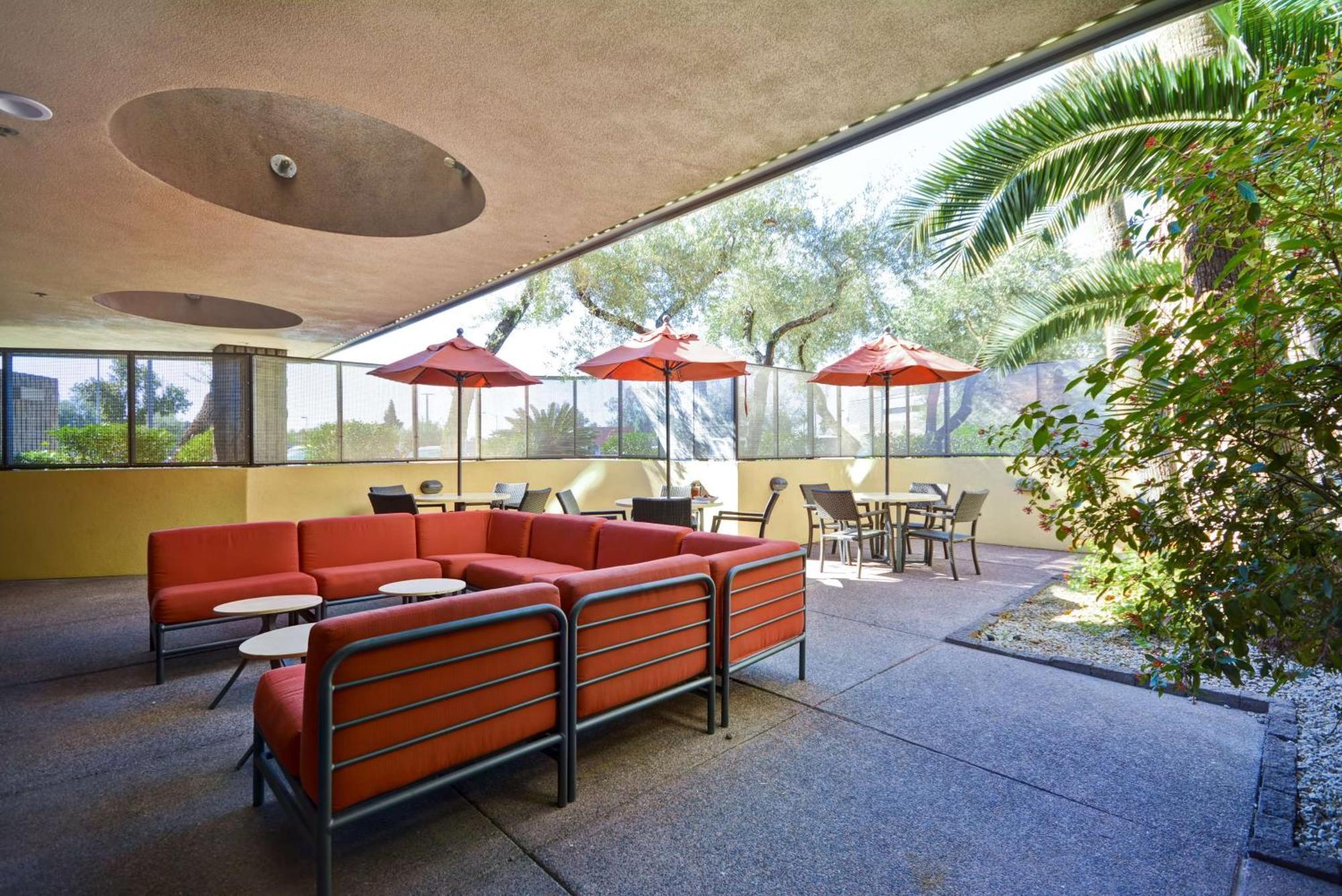 Doubletree By Hilton North Hotel 4*