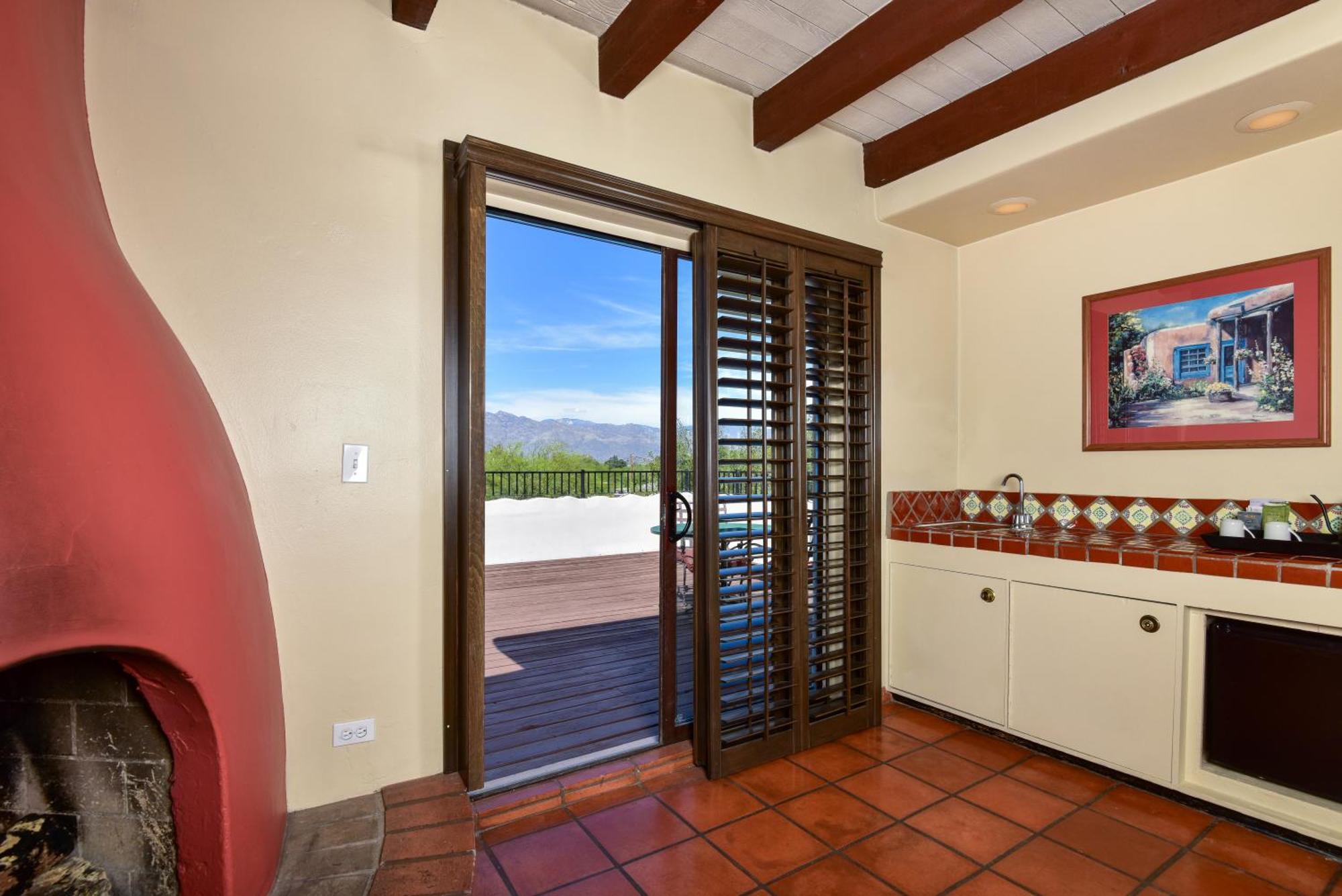 Lodge On The Desert *