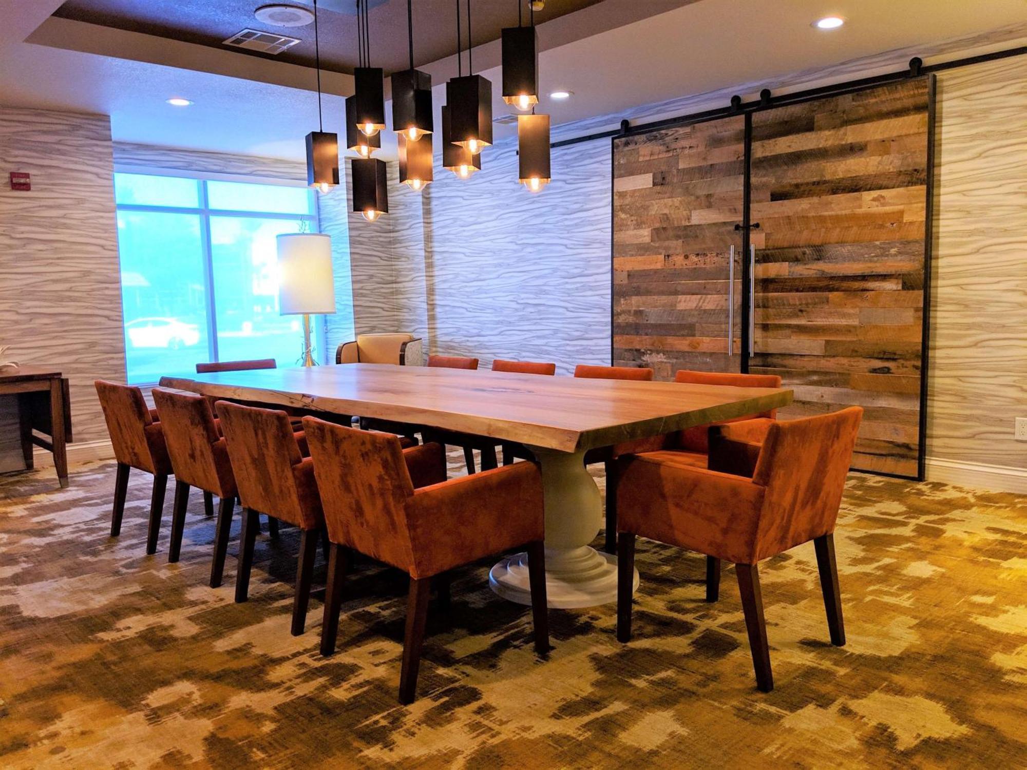 Hotel Hilton Garden Airport 3*
